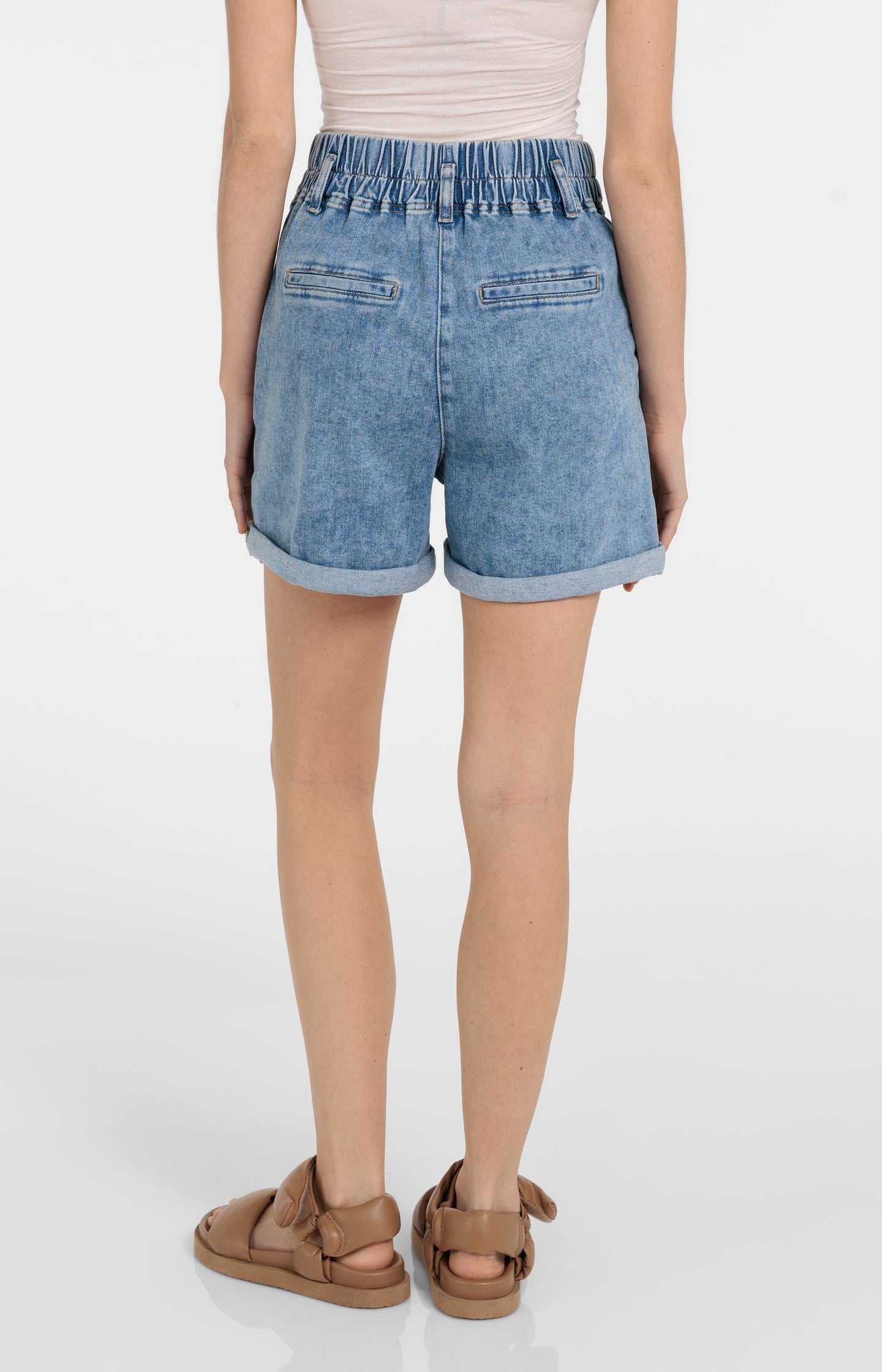 Denim shorts met koordsluiting en opgestikte zakken