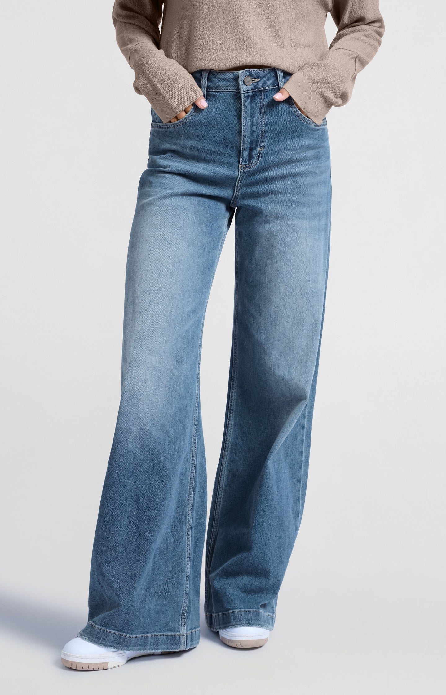 Denim trousers with extra wide legs and high waist - L32 - Type: lookbook