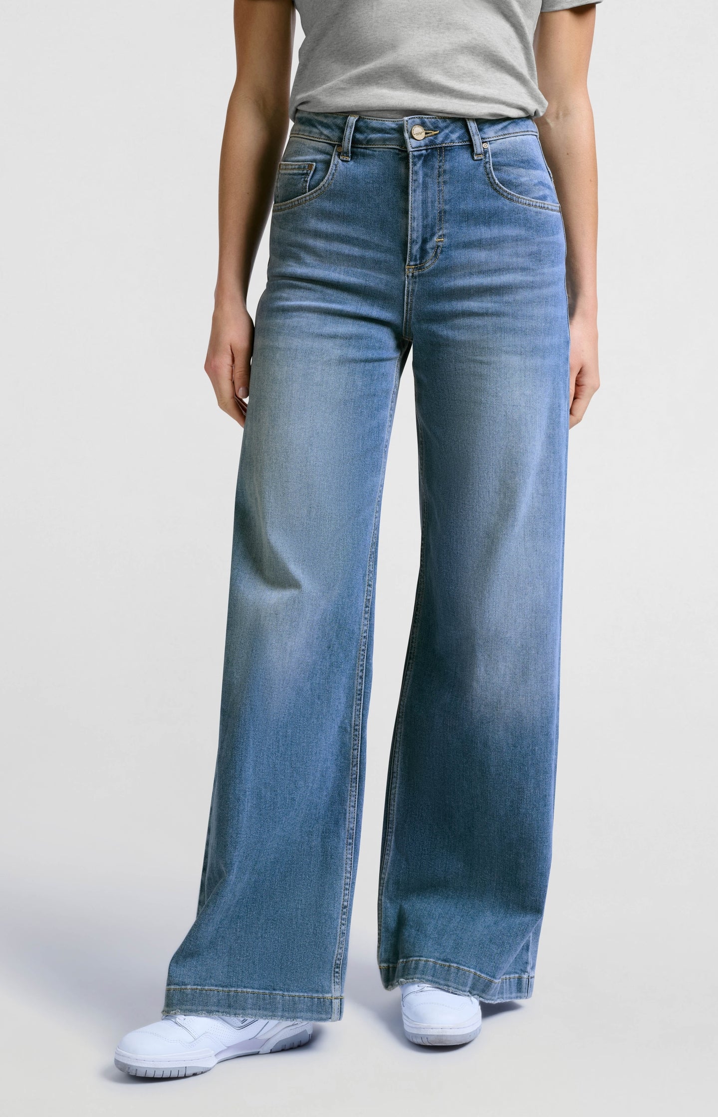 Denim trousers with extra wide legs and high waist - L34