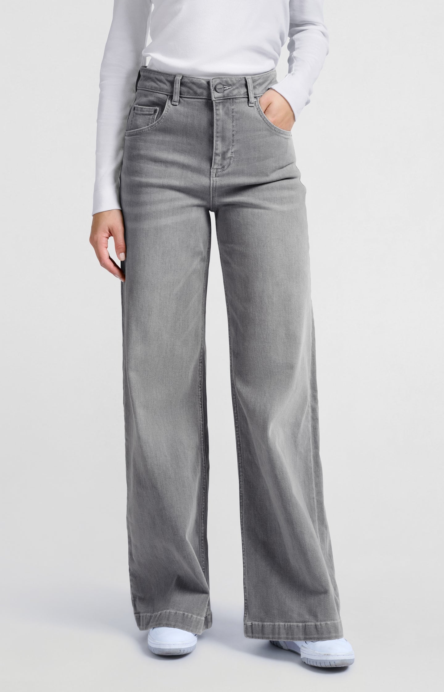 Denim trousers with extra wide legs and high waist - L32