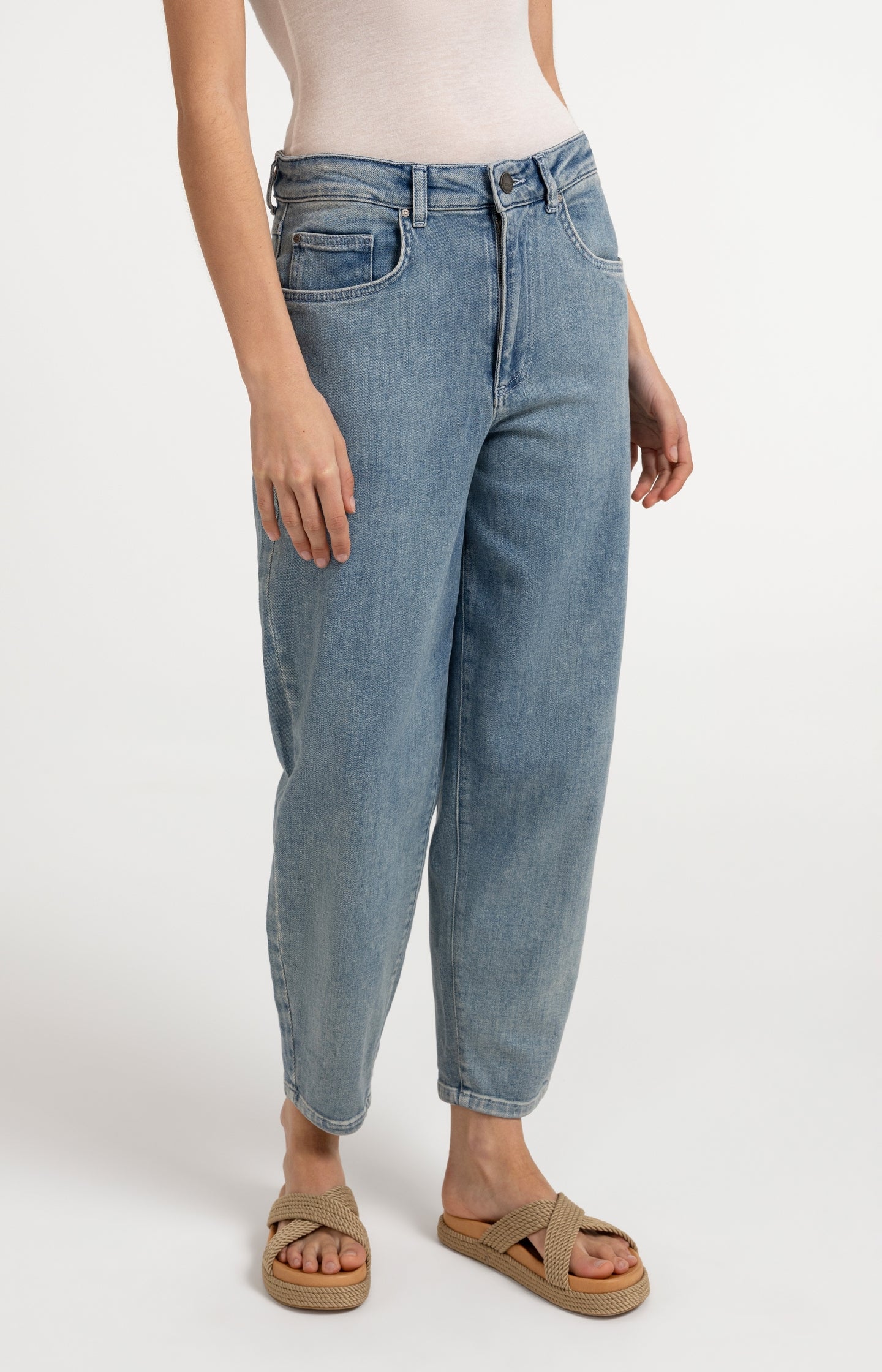 Denim trousers with loose fit - Type: video