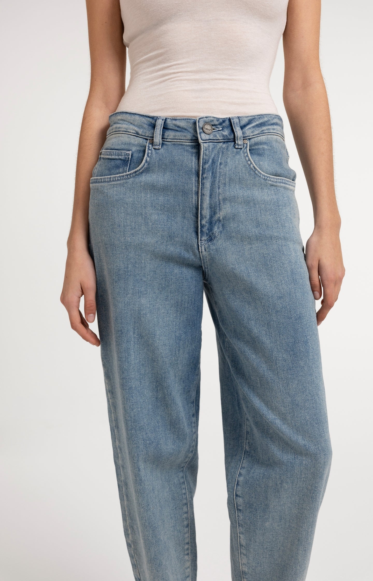 Denim trousers with loose fit - Type: video