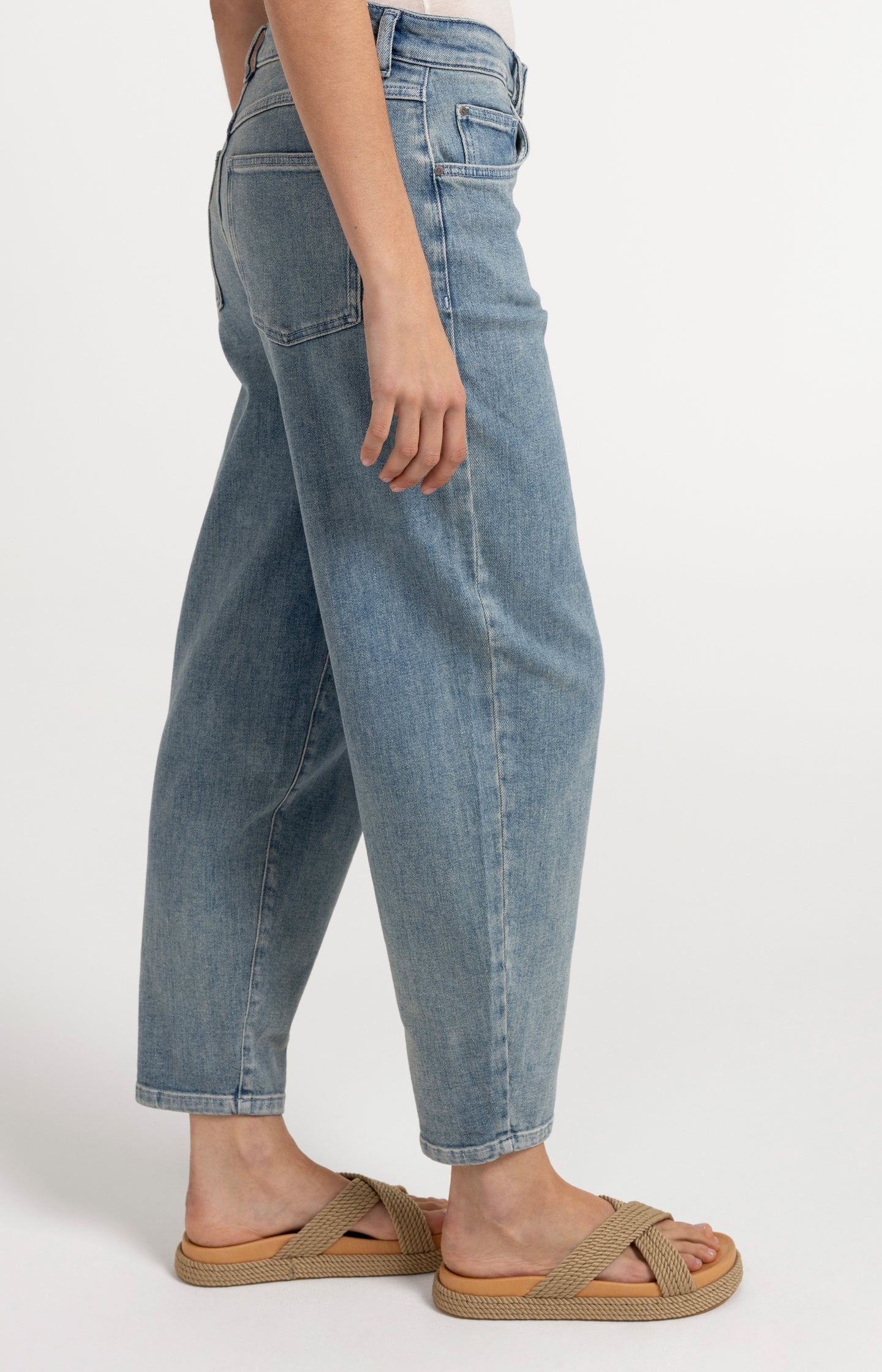 Denim trousers with loose fit - Type: video
