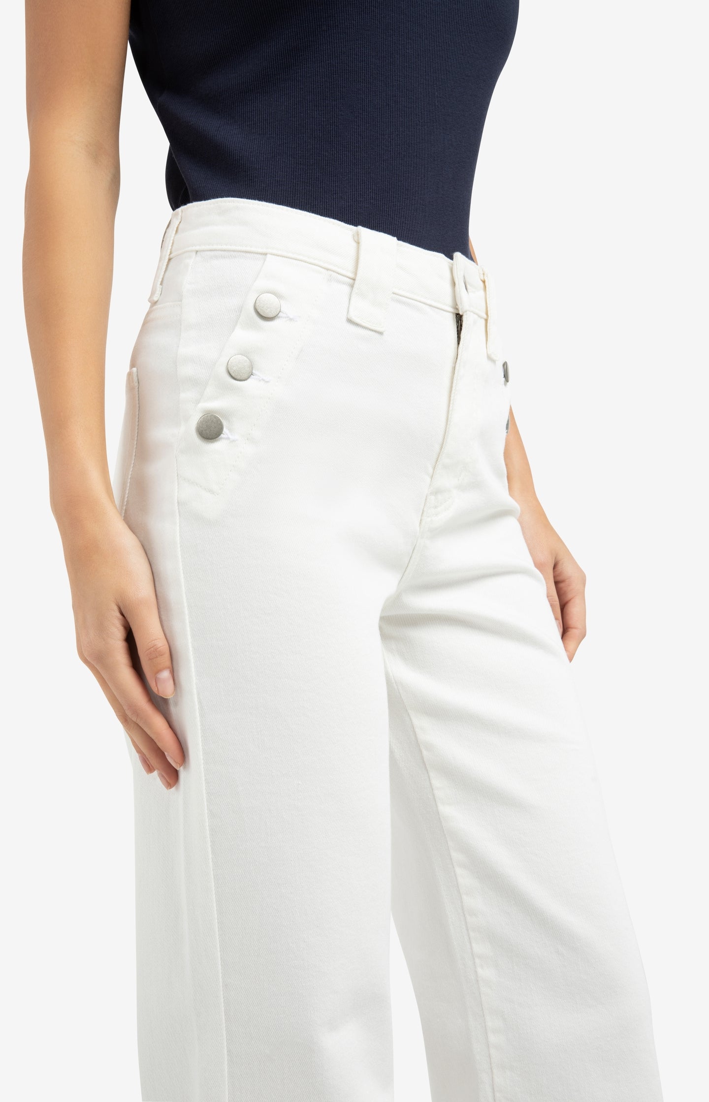 Denim trousers with wide legs and button details (L32)