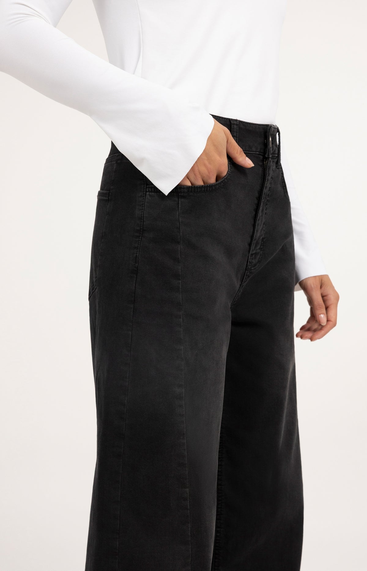 Denim with high waist and wide legs - L32 - Black Denim