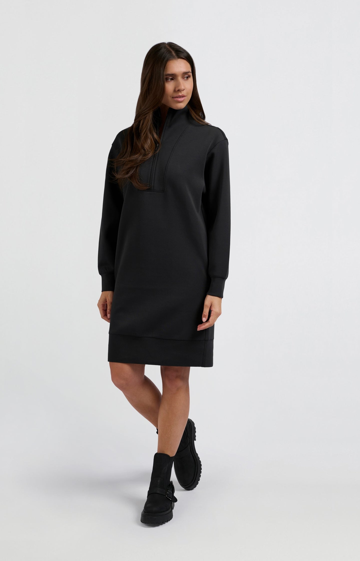 Dress with long sleeves, loose fit and collar with zipper - Type: lookbook