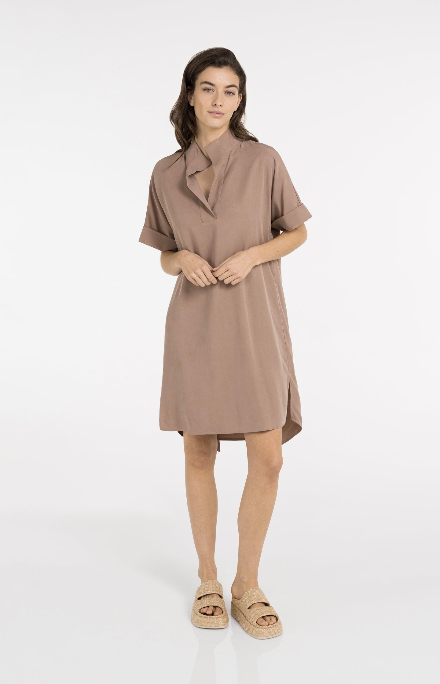 Dress with short sleeves and polo collar - Type: lookbook
