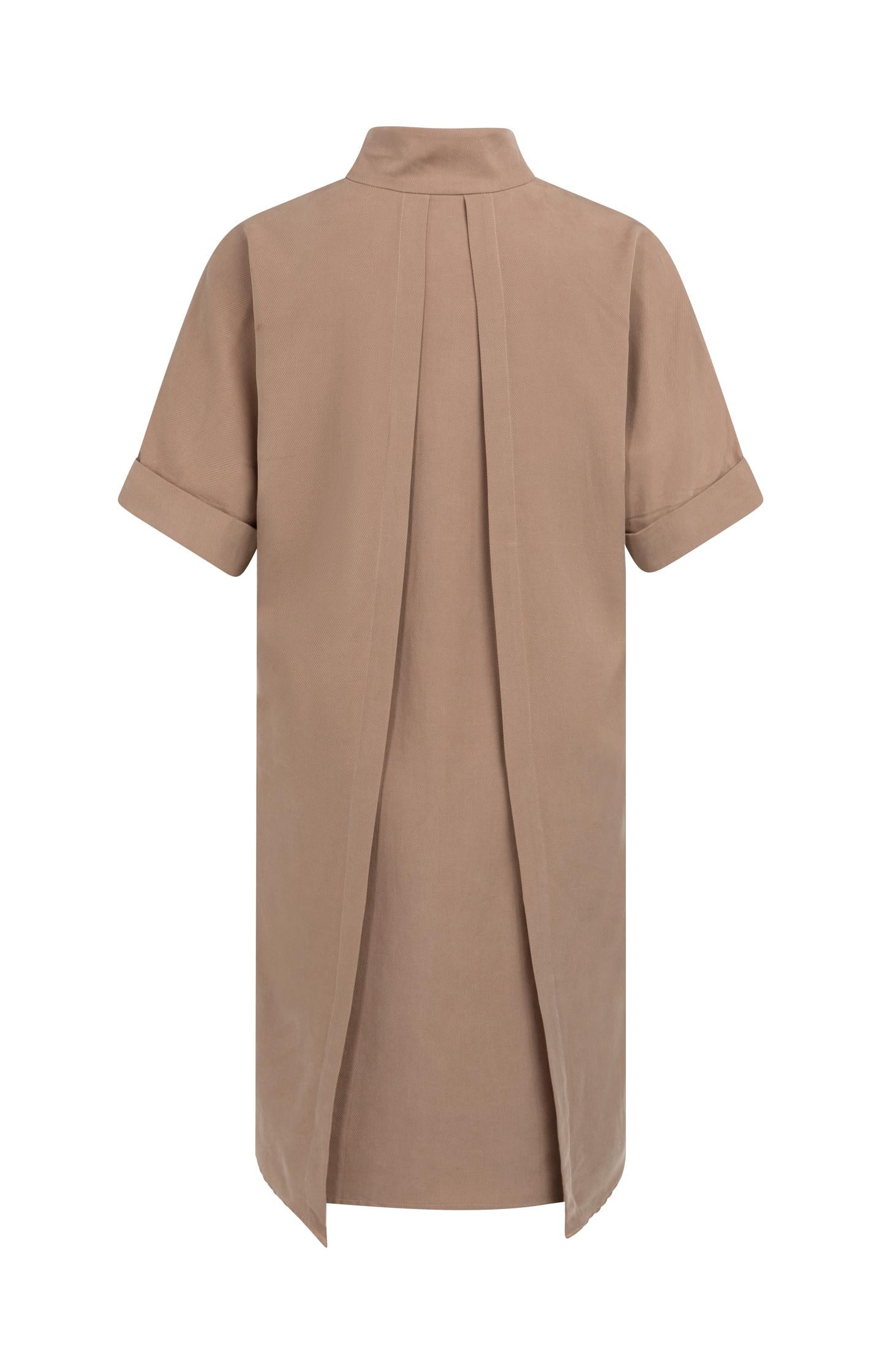 Dress with short sleeves and polo collar Dress with short sleeves and polo collar