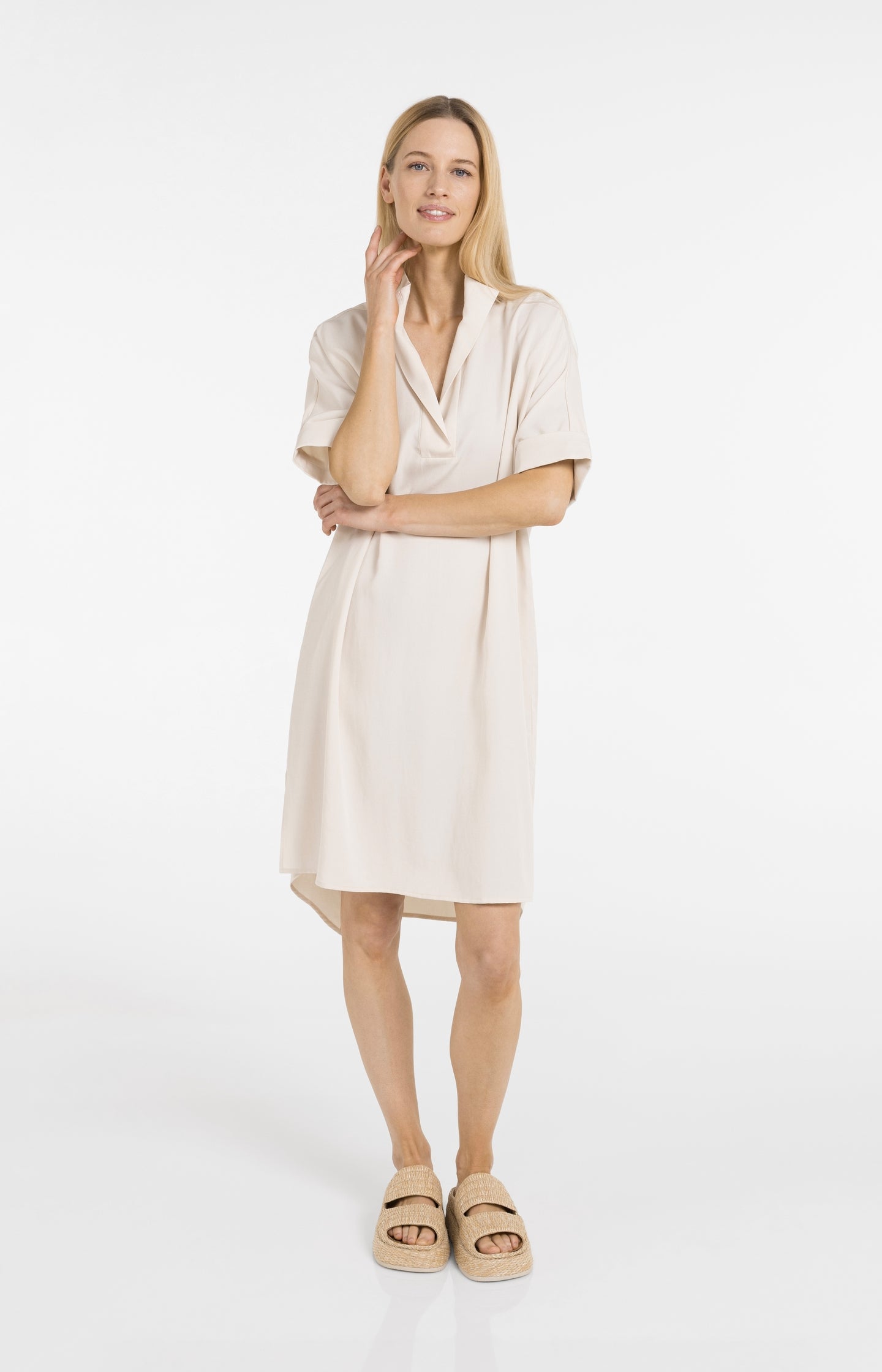 Dress with short sleeves and polo collar