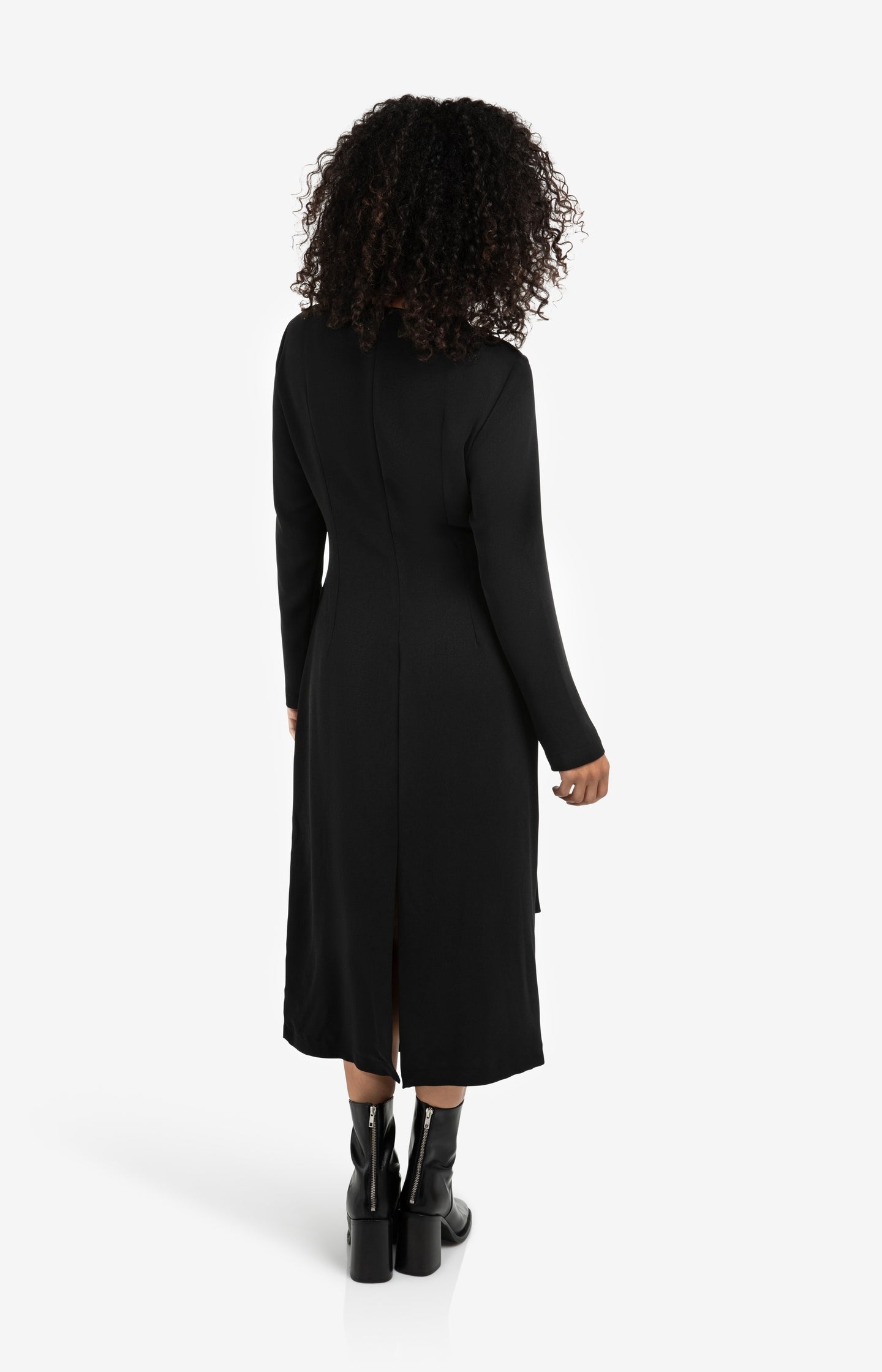 Elegant long sleeve dress with front knot detail