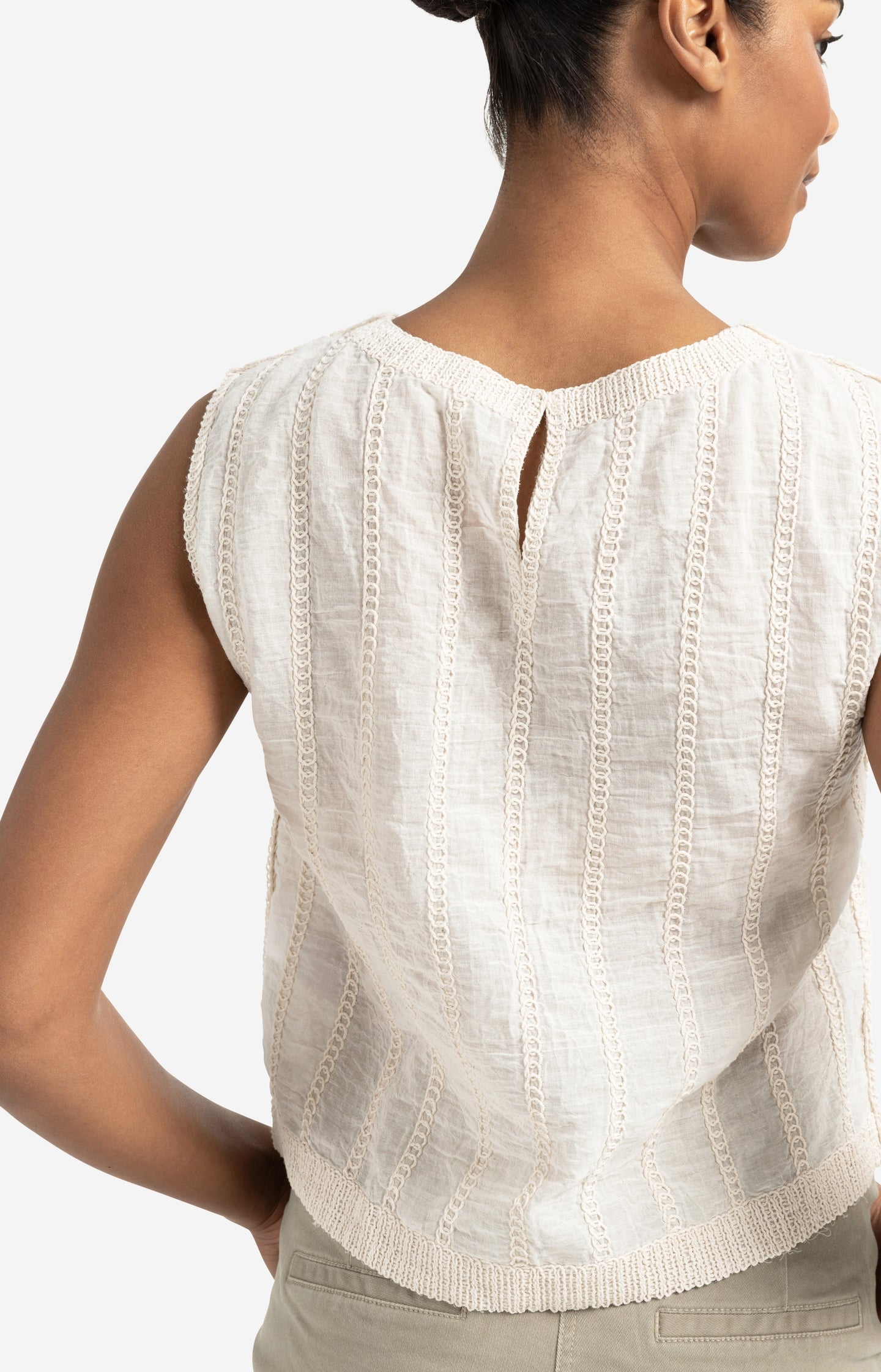 Embroidered sleeveless top with ribbed details