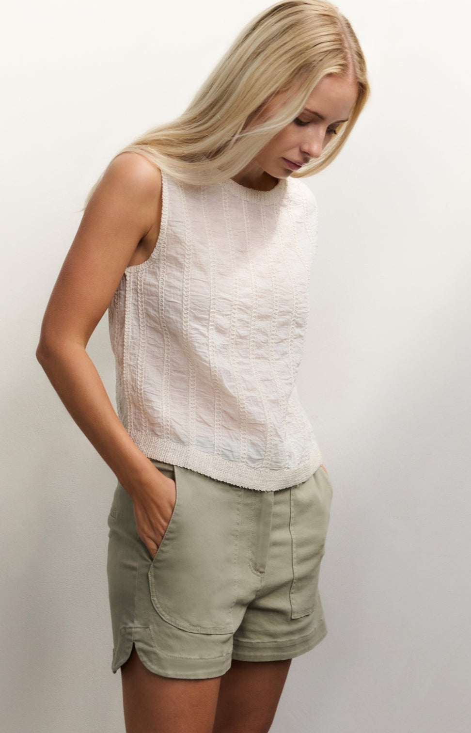 Embroidered sleeveless top with ribbed details
