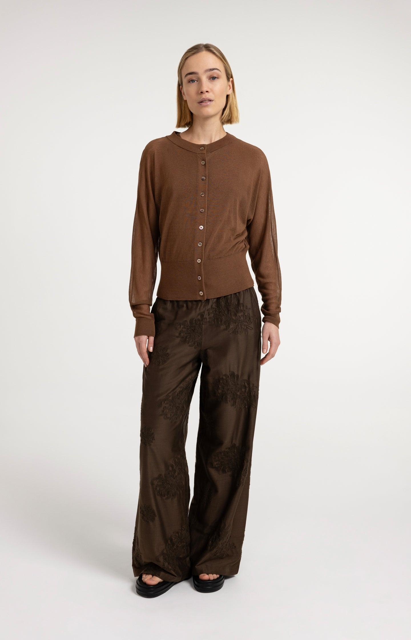Embroidered trousers with wide legs and elastic waist