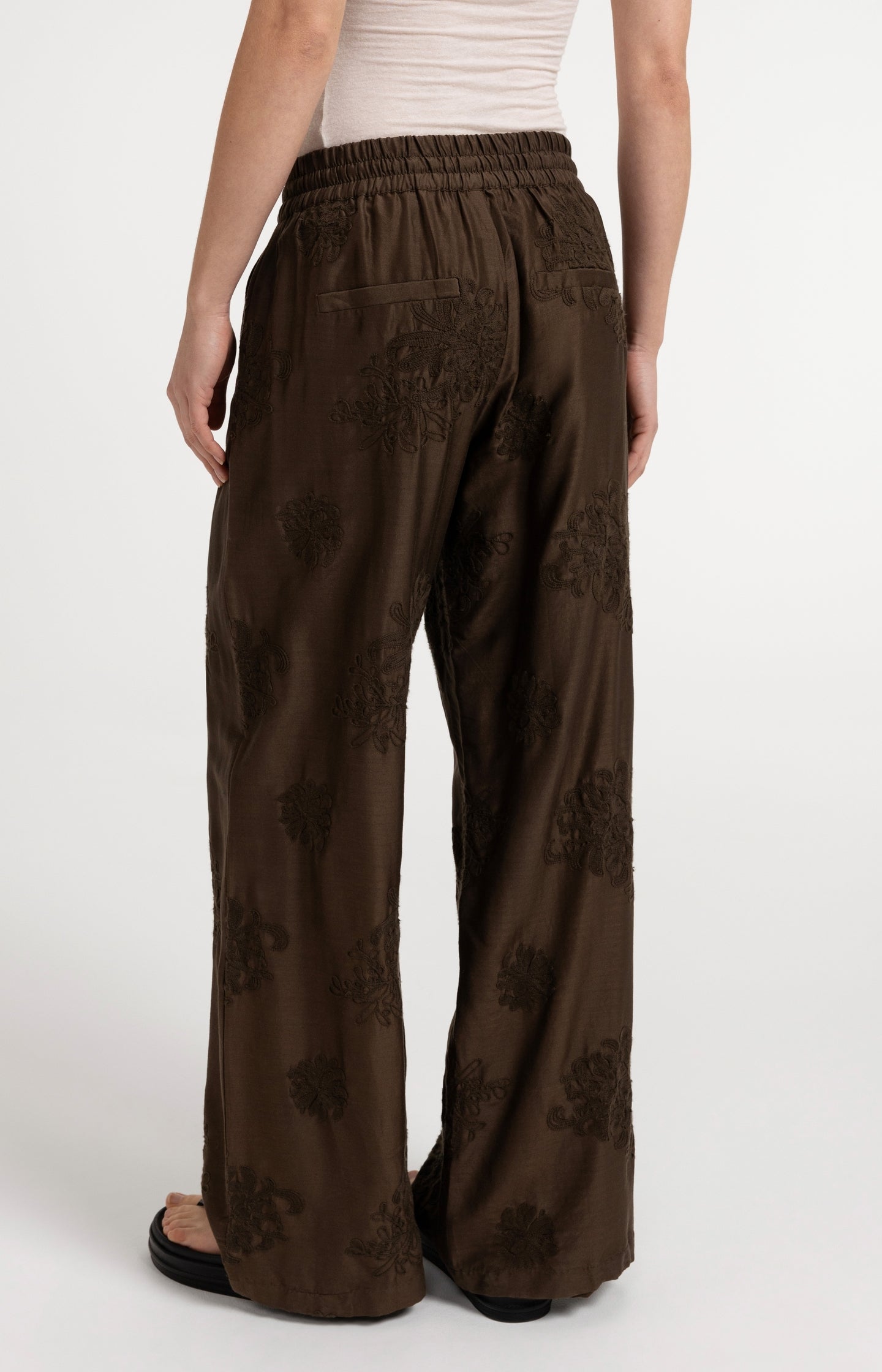 Embroidered trousers with wide legs and elastic waist