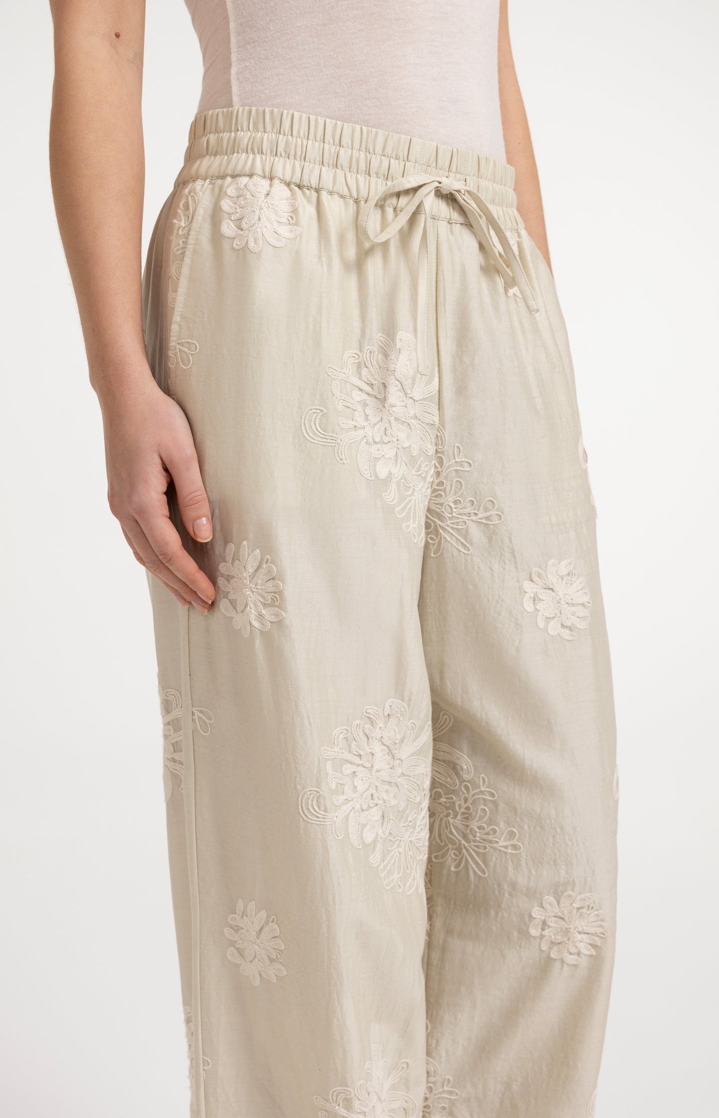 Embroidered trousers with wide legs and elastic waist