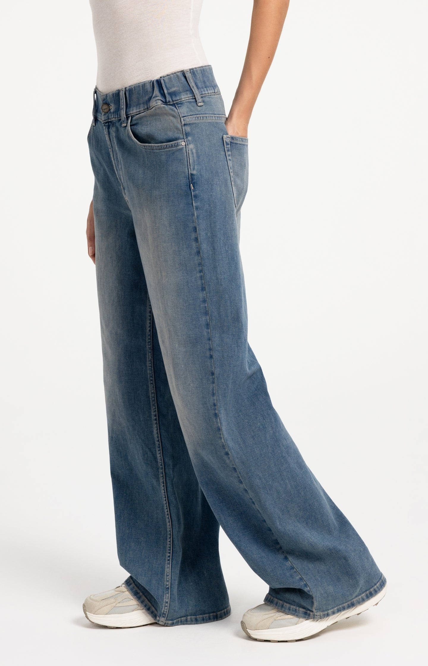 Extra long wide leg jeans - L32