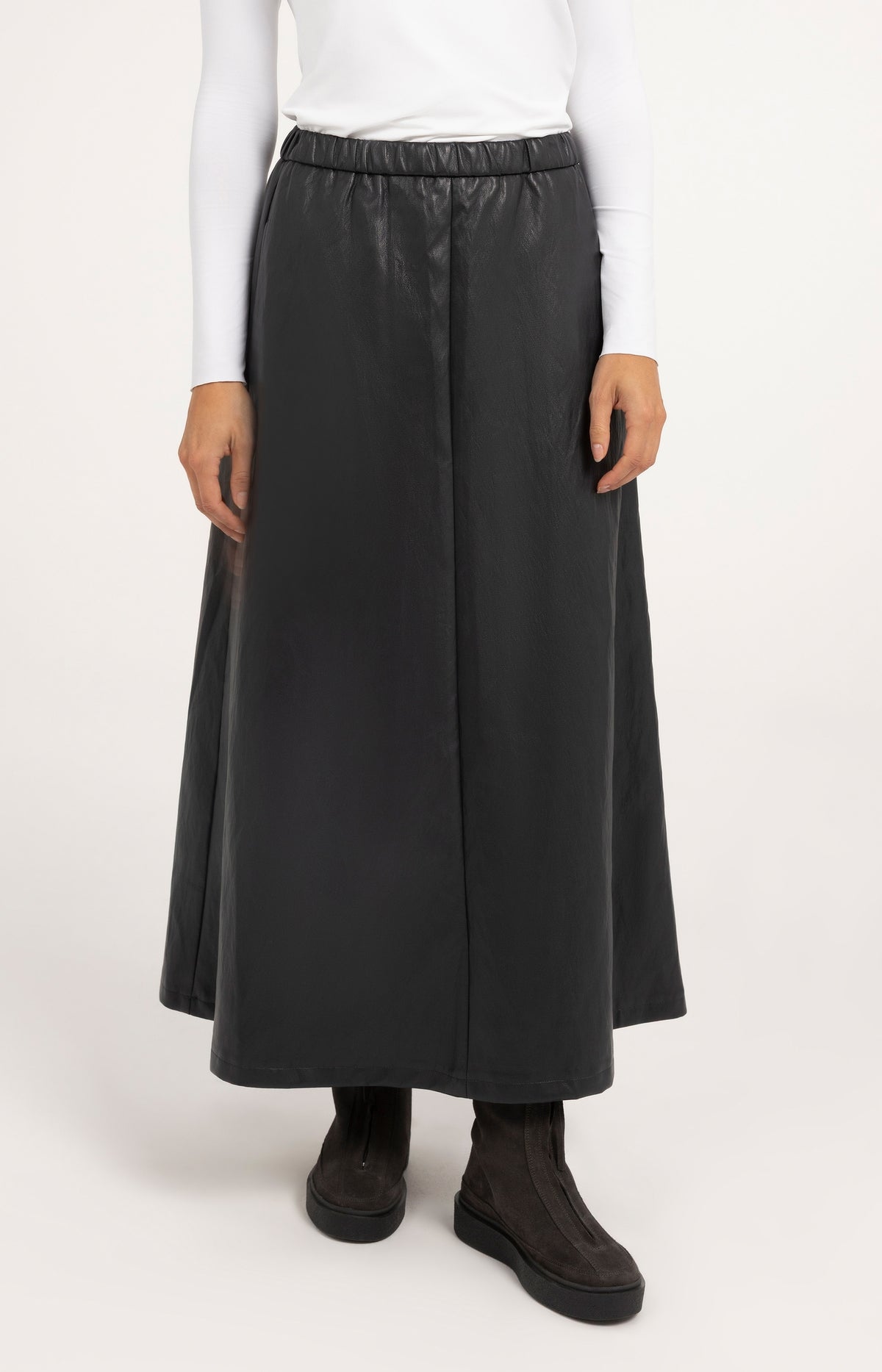 Faux leather midi skirt with pockets - Type: lookbook