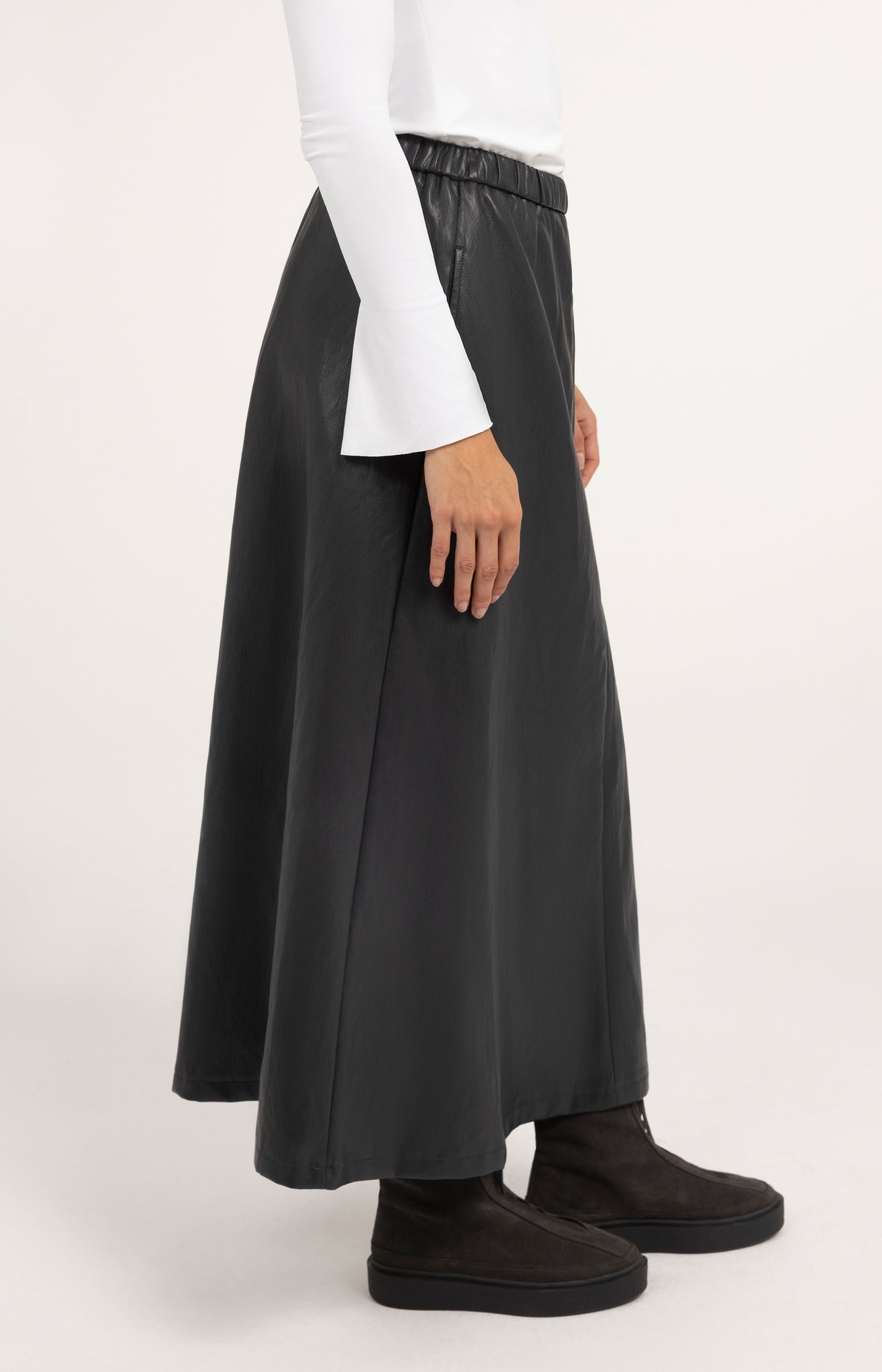 Faux leather midi skirt with pockets - Black