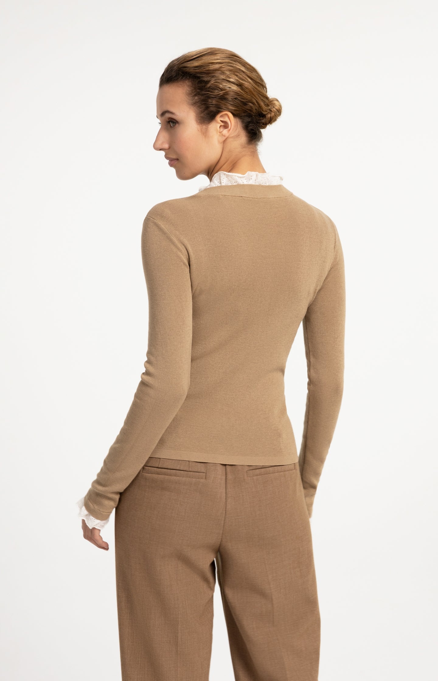 Fine knit rib top with ruffle details