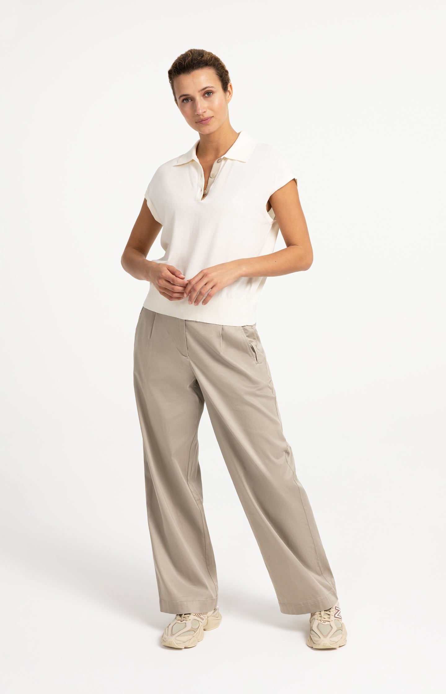 Fine-knit sleeveless polo