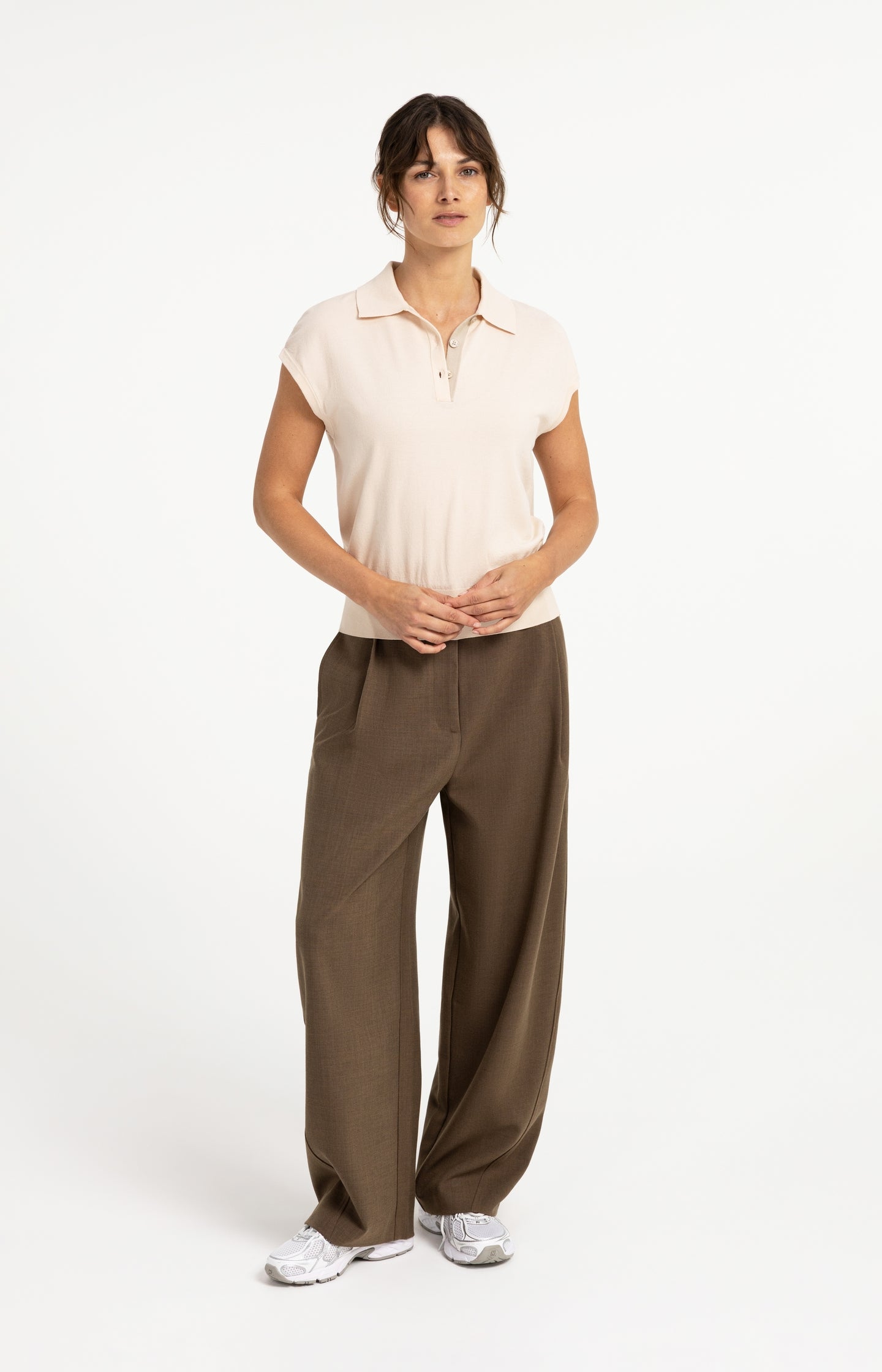Fine-knit sleeveless polo