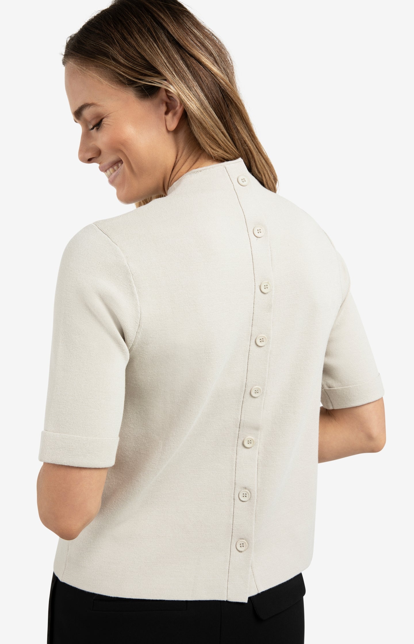 Fine knit sweater with back button detail and short sleeves - Type: lookbook
