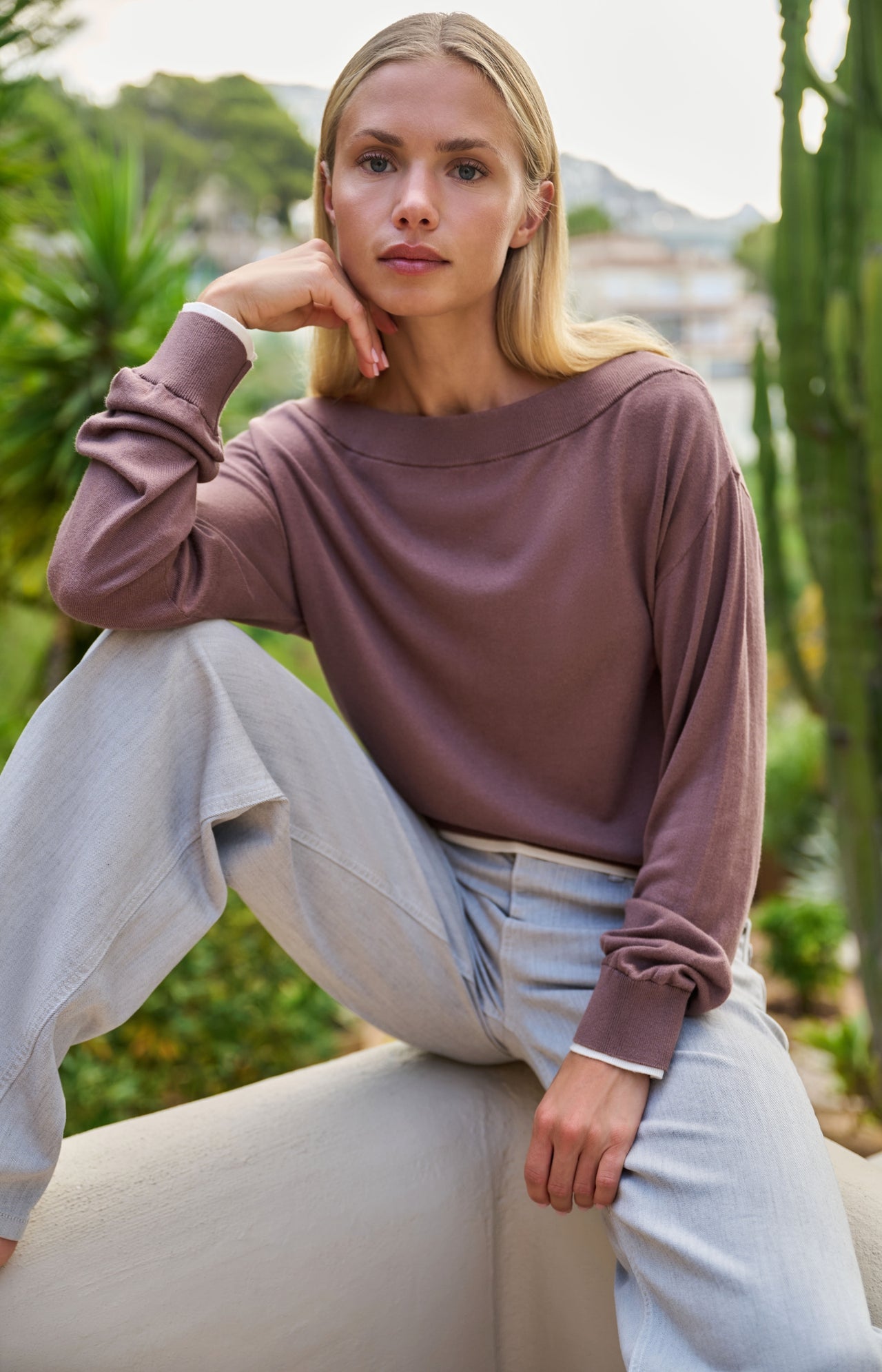 Fine knit sweater with boat neckline and long sleeves - Type: lookbook