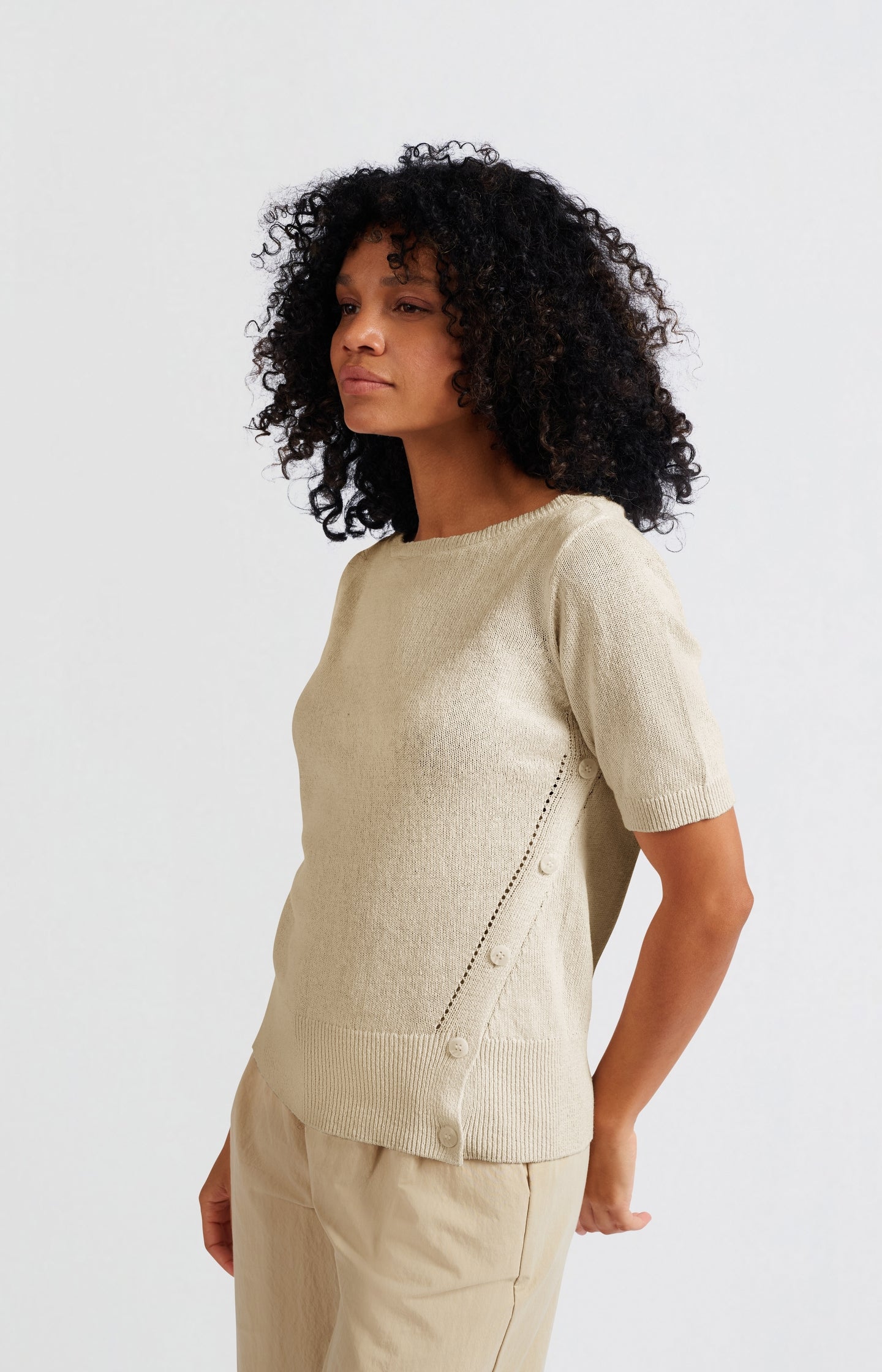 Fine knit sweater with boat neckline and short sleeves