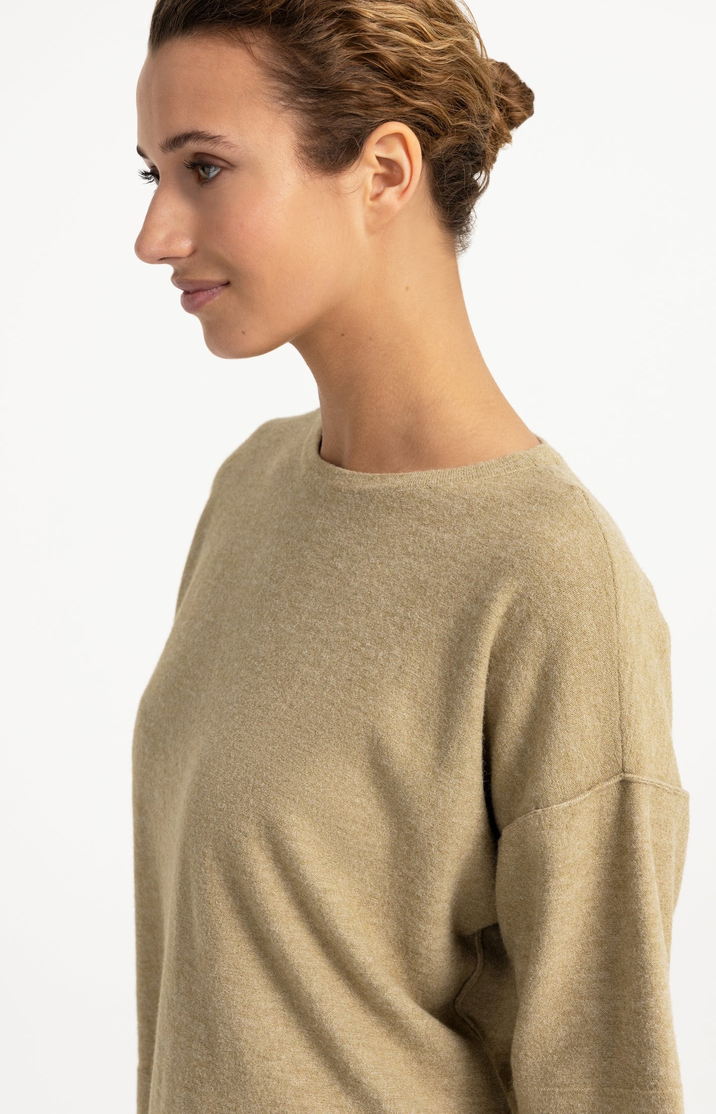 Fine knitted oversized T-shirt with half-length sleeves