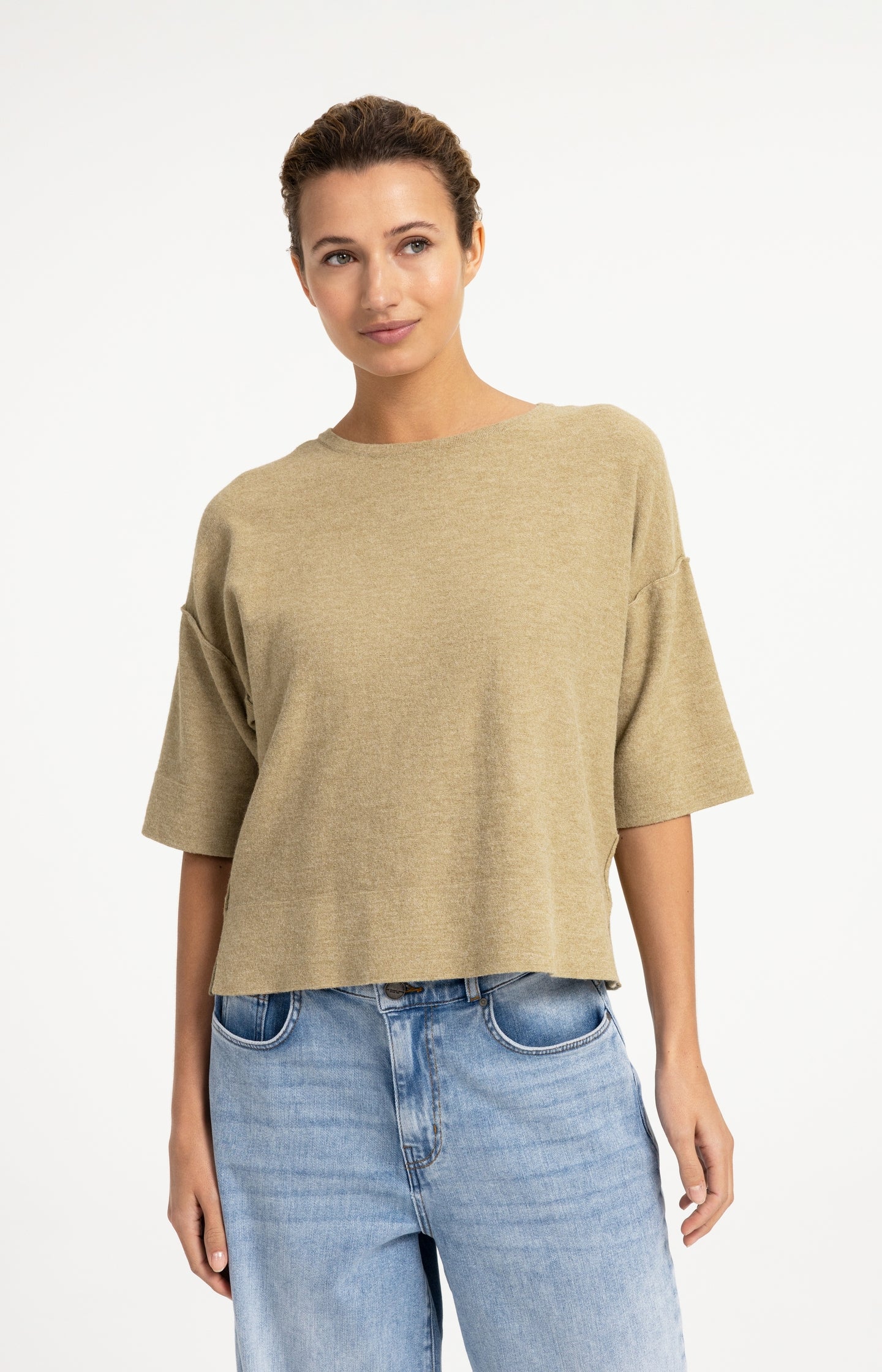 Fine knitted oversized T-shirt with half-length sleeves