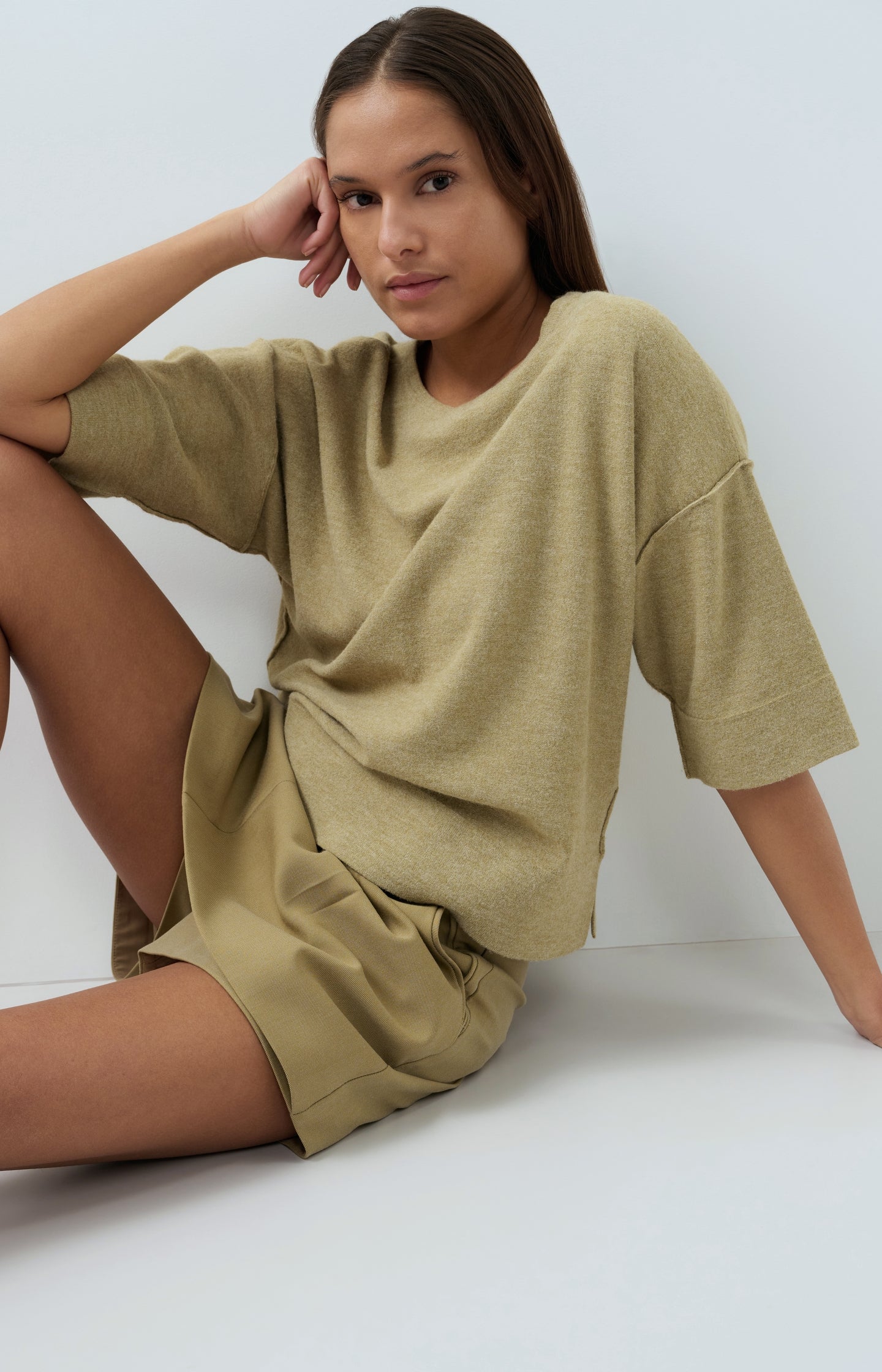 Fine knitted oversized T-shirt with half-length sleeves