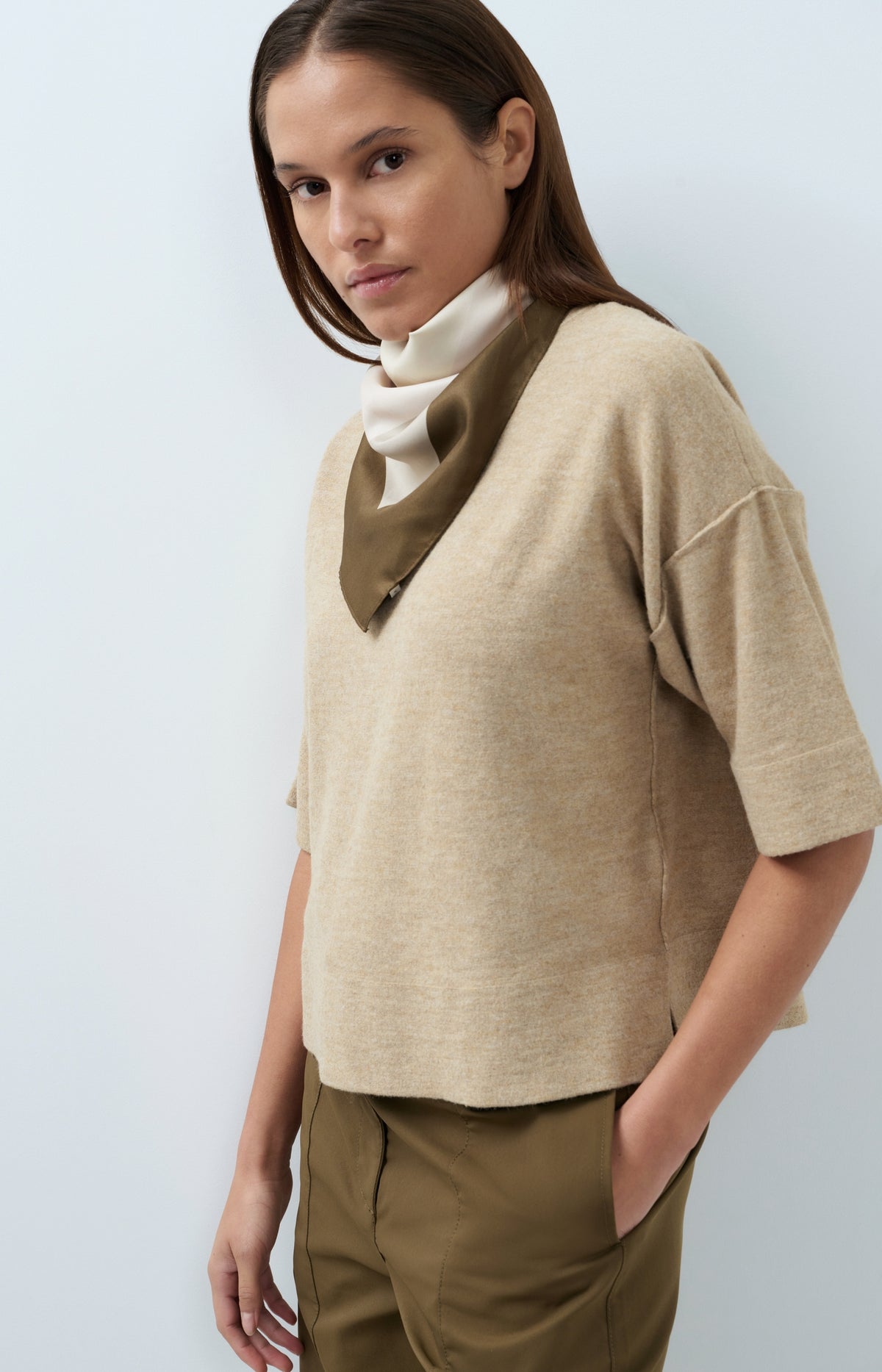 Fine knitted oversized T-shirt with half-length sleeves - Beige