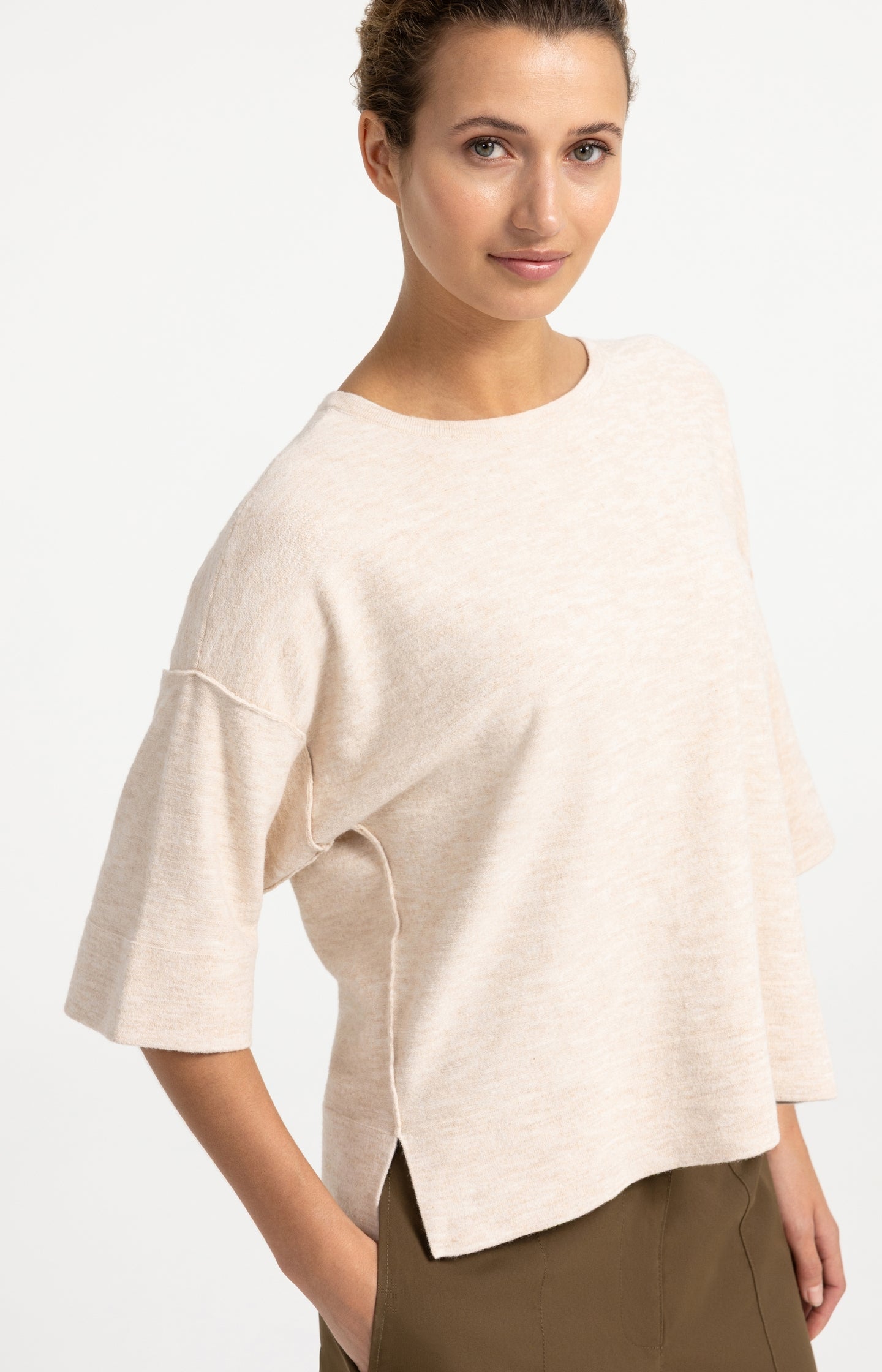 Fine knitted oversized T-shirt with half-length sleeves