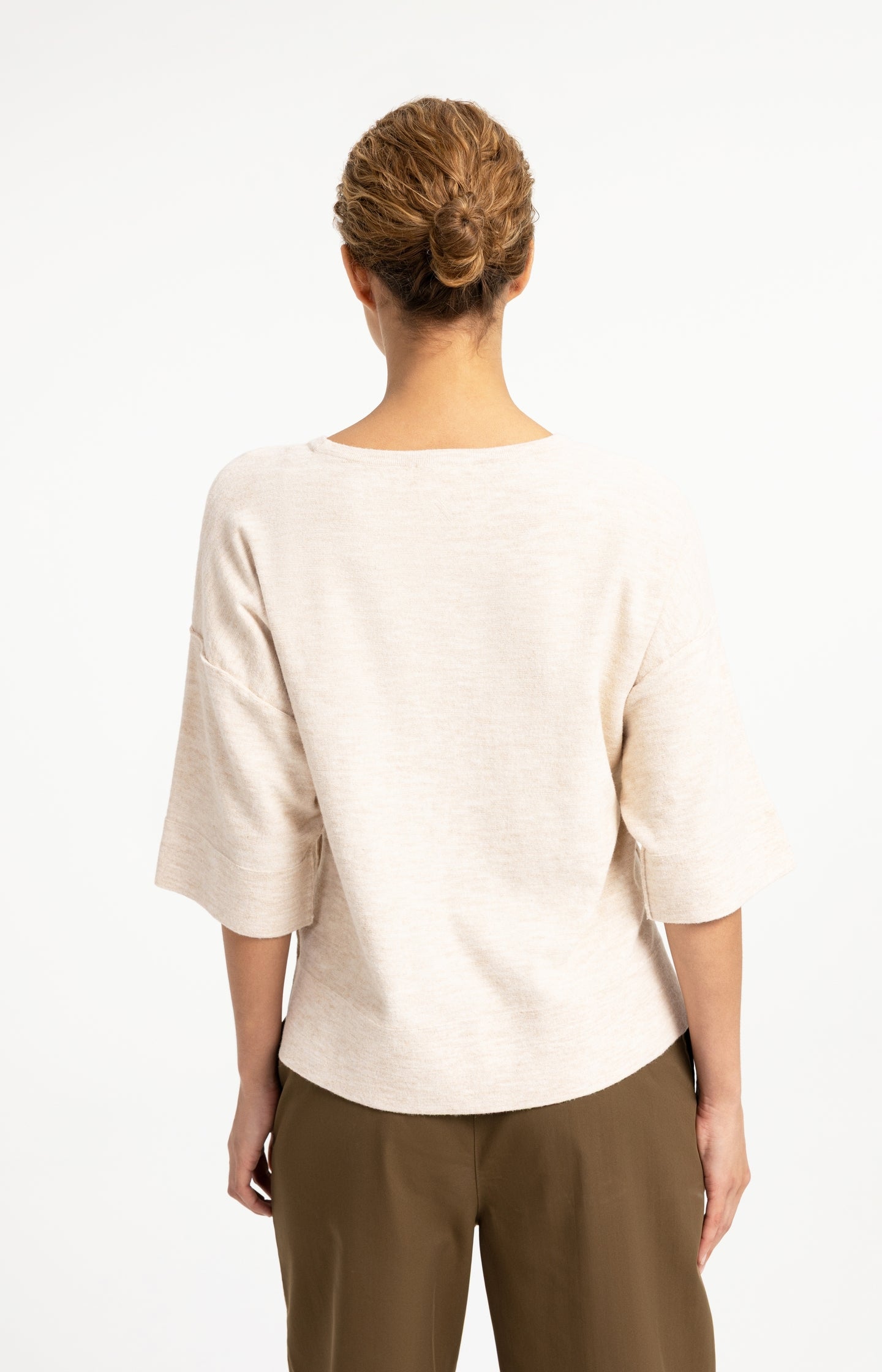 Fine knitted oversized T-shirt with half-length sleeves