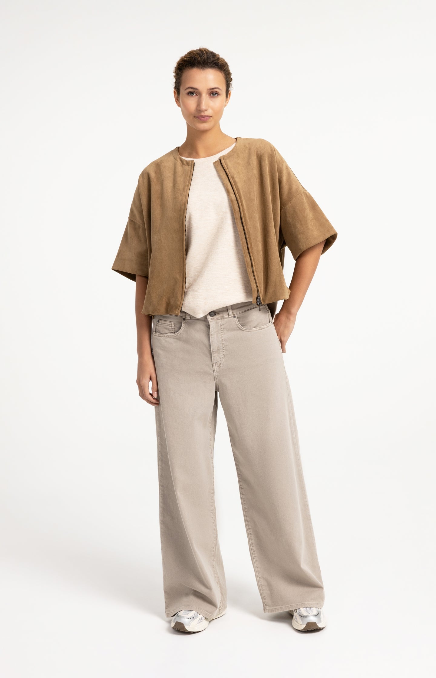 Fine knitted oversized T-shirt with half-length sleeves