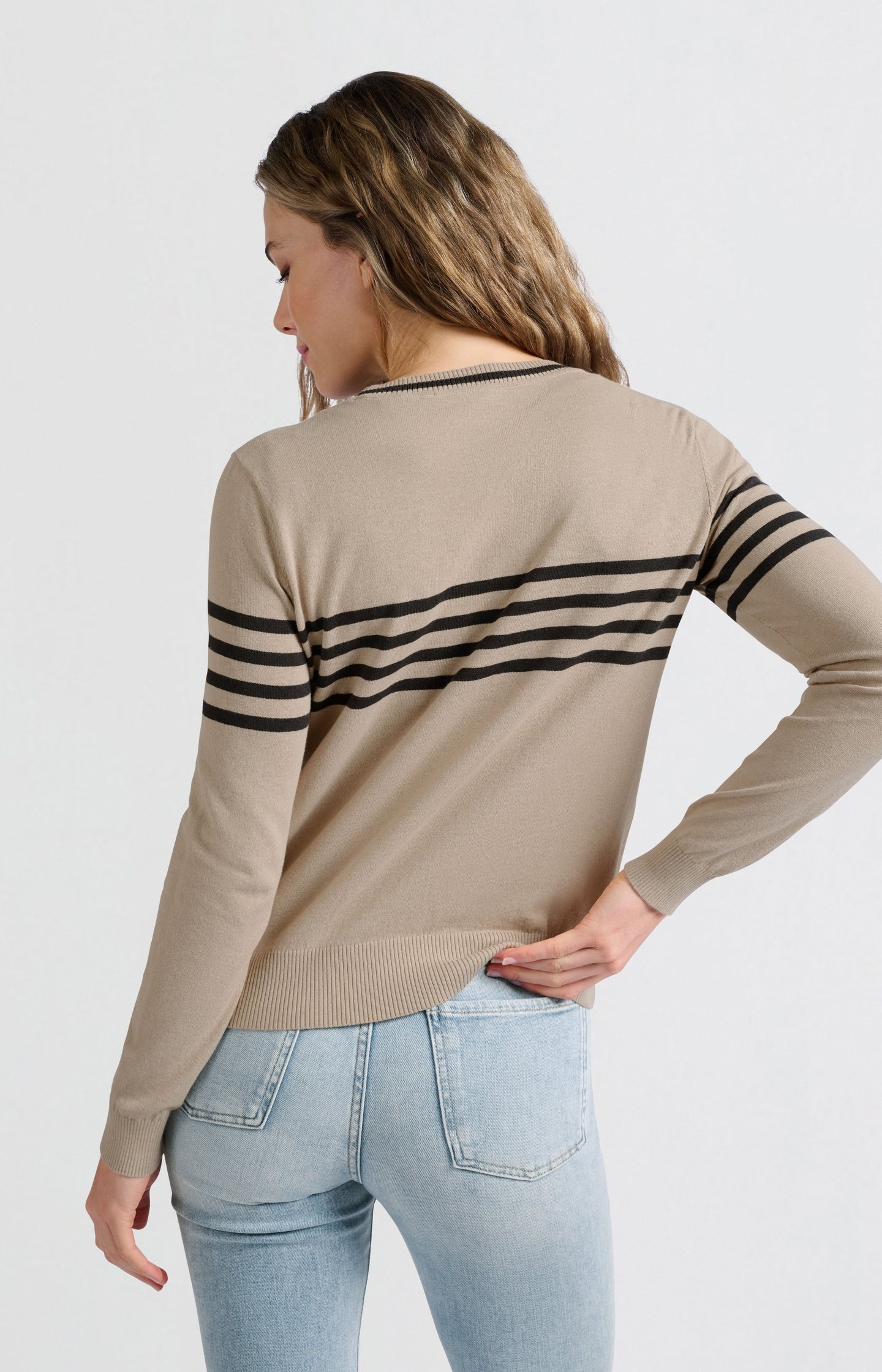 Fine knitted striped sweater with long sleeves