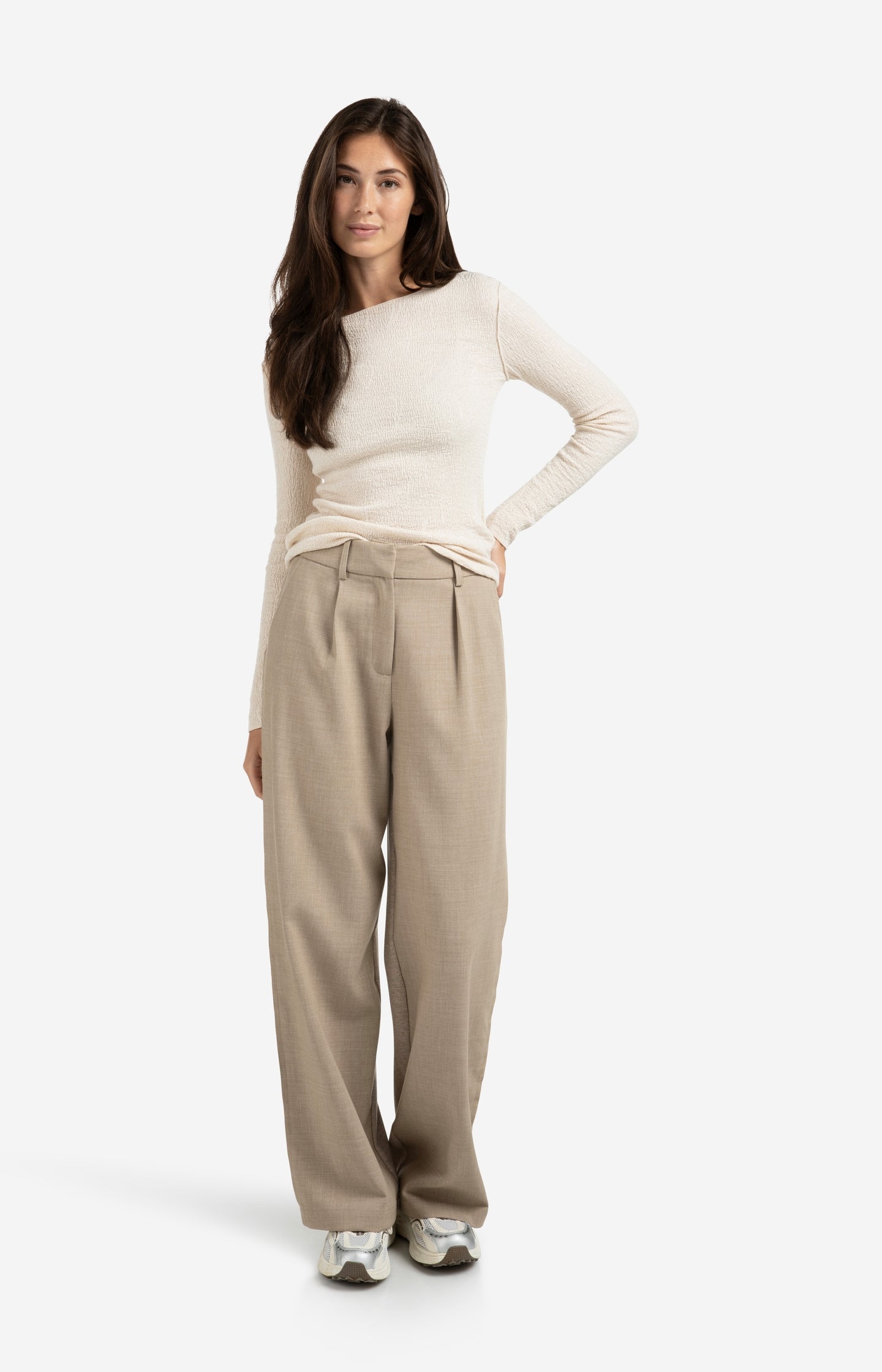 Fine knitted top with texture and long sleeves