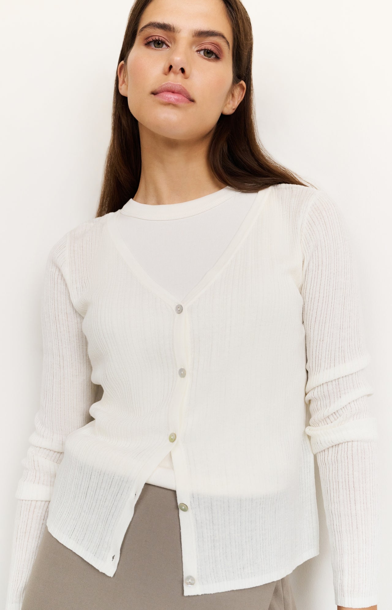 Fine rib knitted cardigan with V-neck and long sleeves