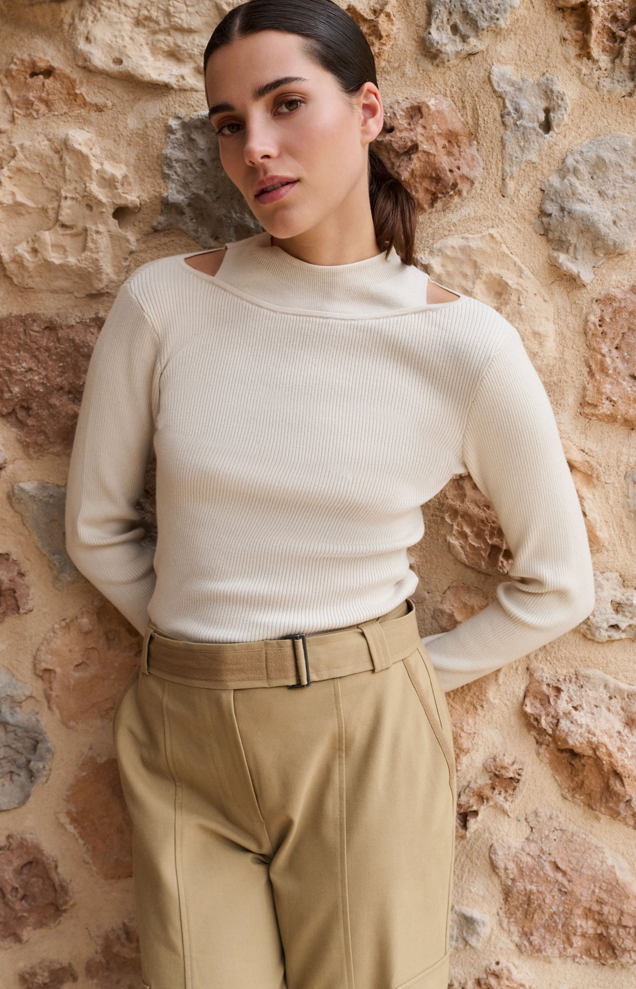 Fine ribbed sweater with layered neckline and fitted fit