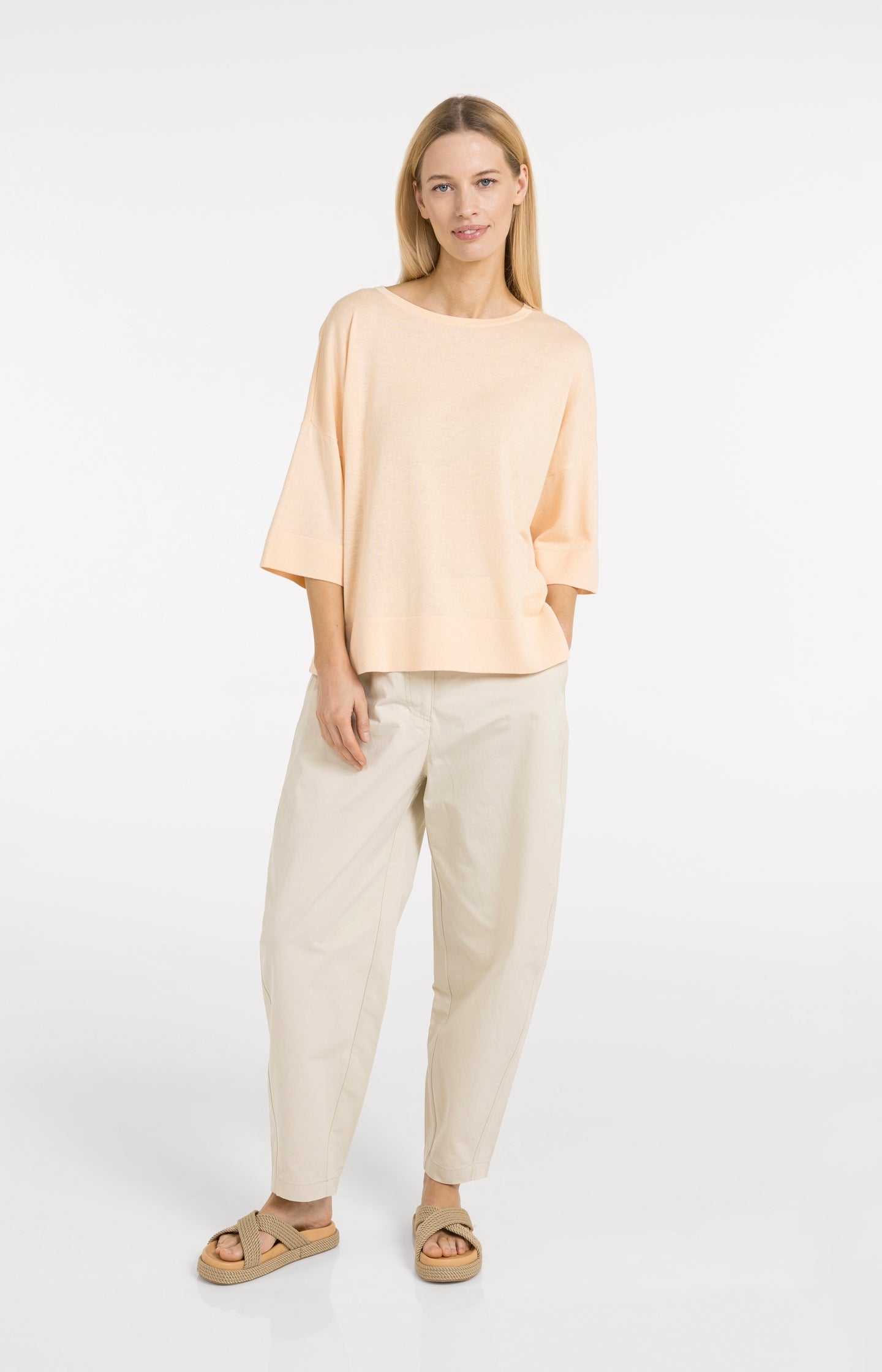 Finely knitted oversized T-shirt with short sleeves - Type: lookbook