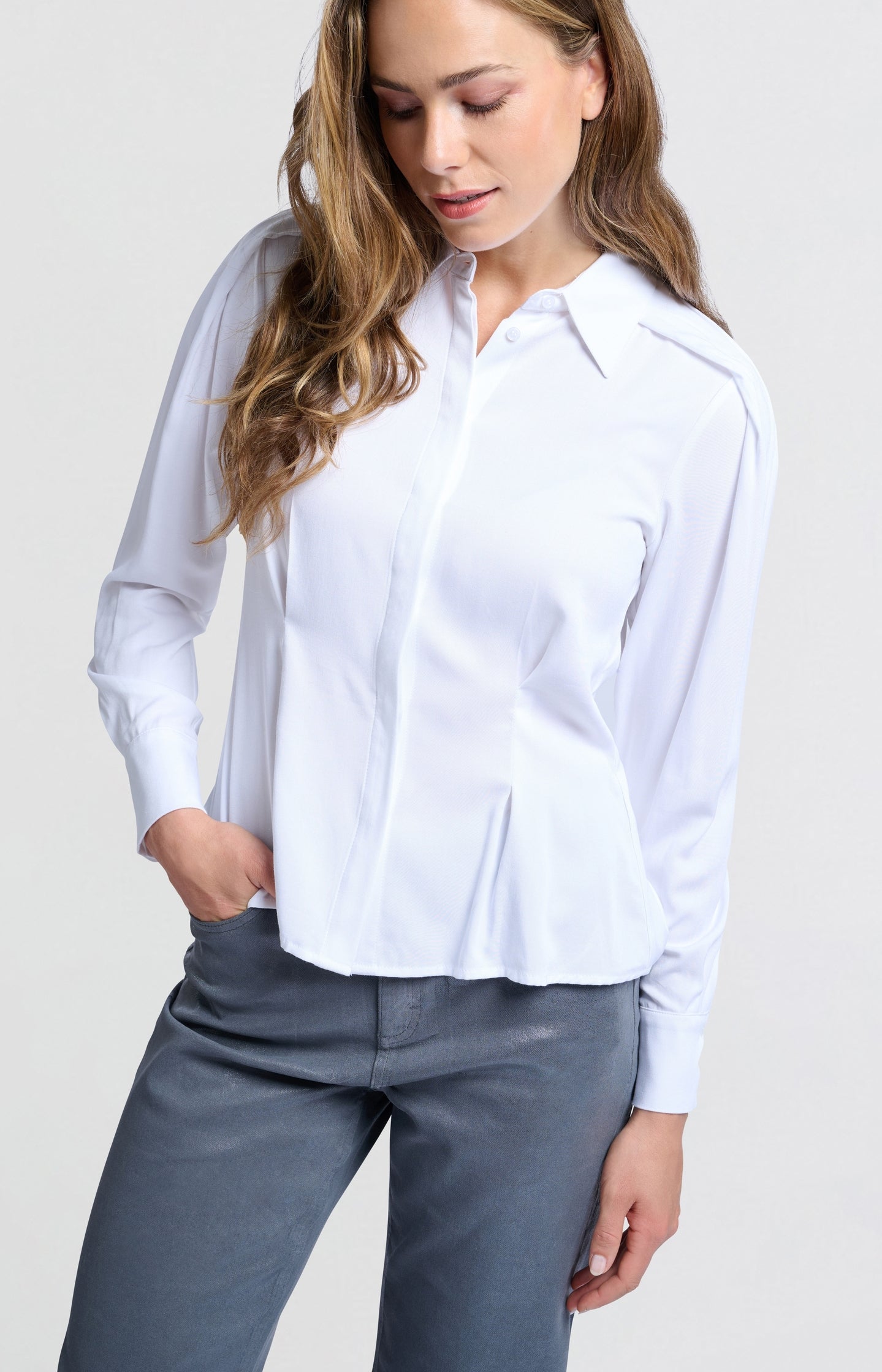 Fitted blouse with long sleeves and shoulder accents