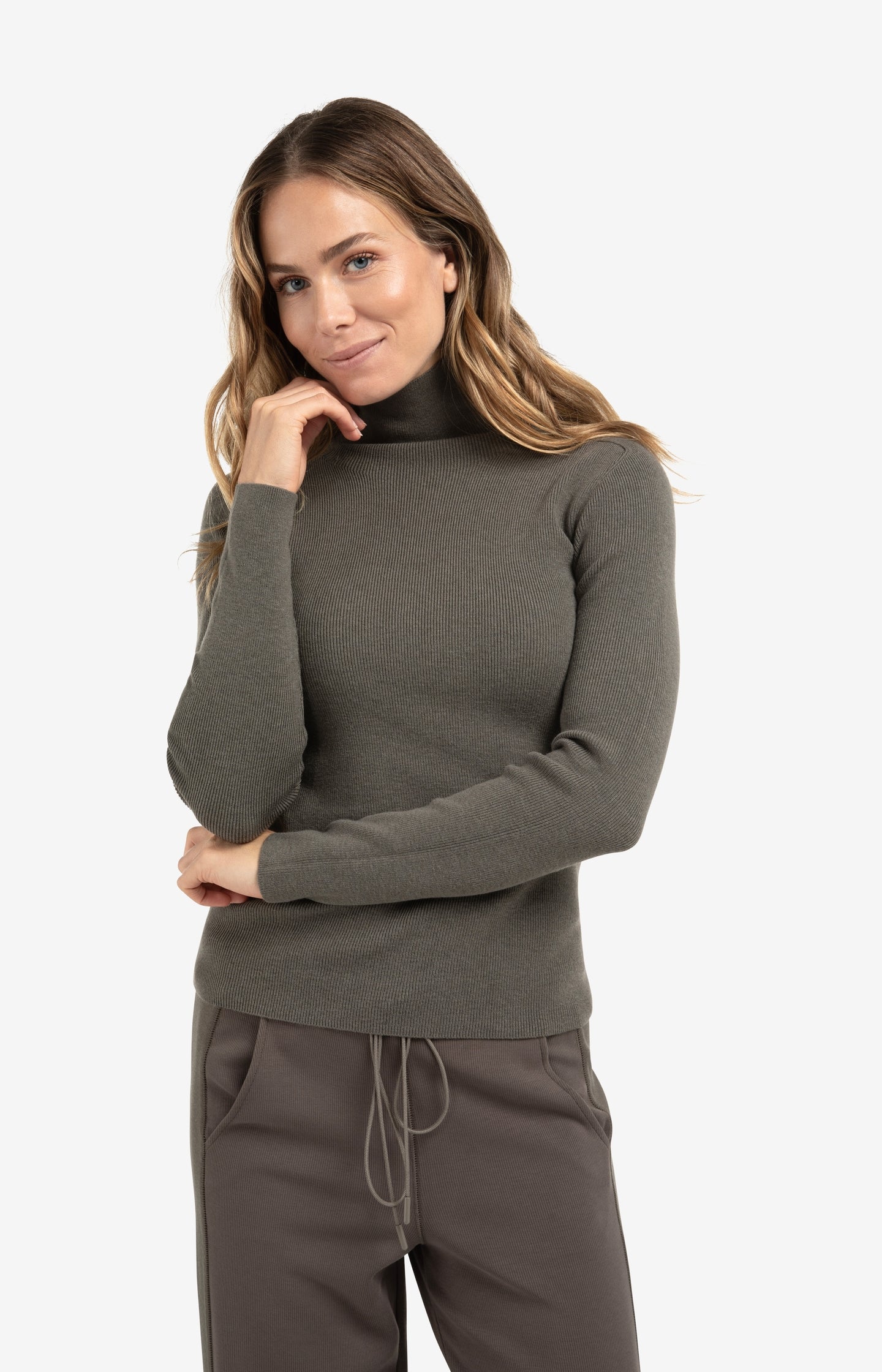 Fitted ribbed top with turtleneck