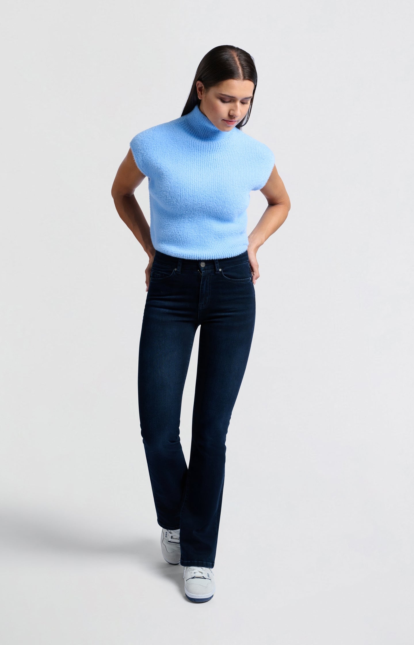 Flared denim jeans with mid waist - L32 - Type: lookbook