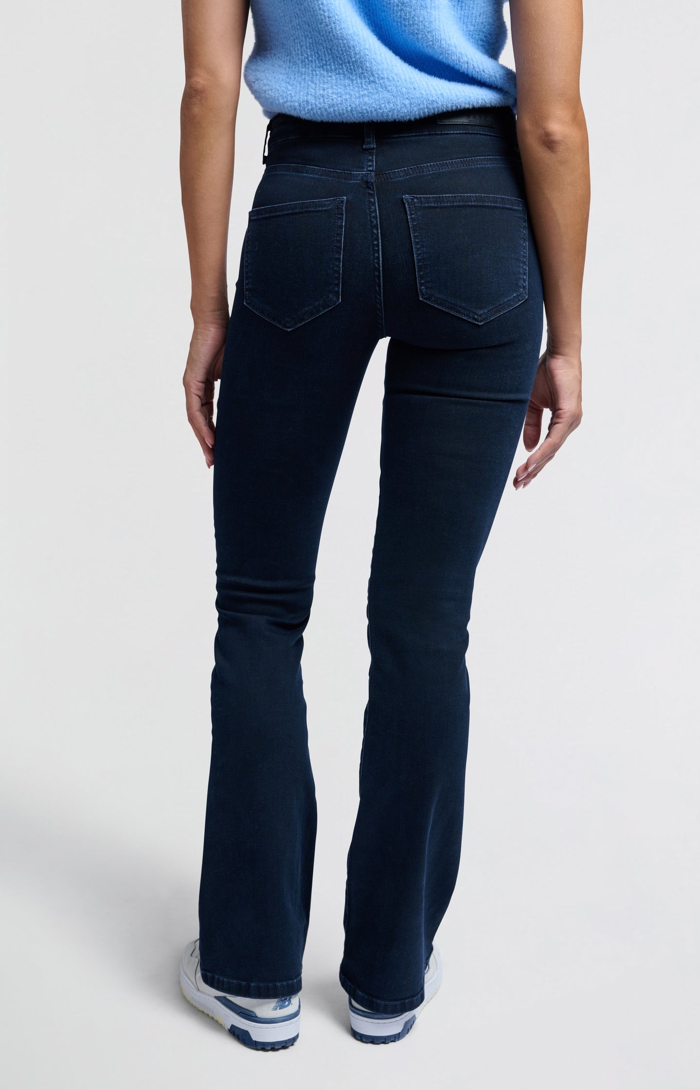 Flared denim jeans with mid waist - L32