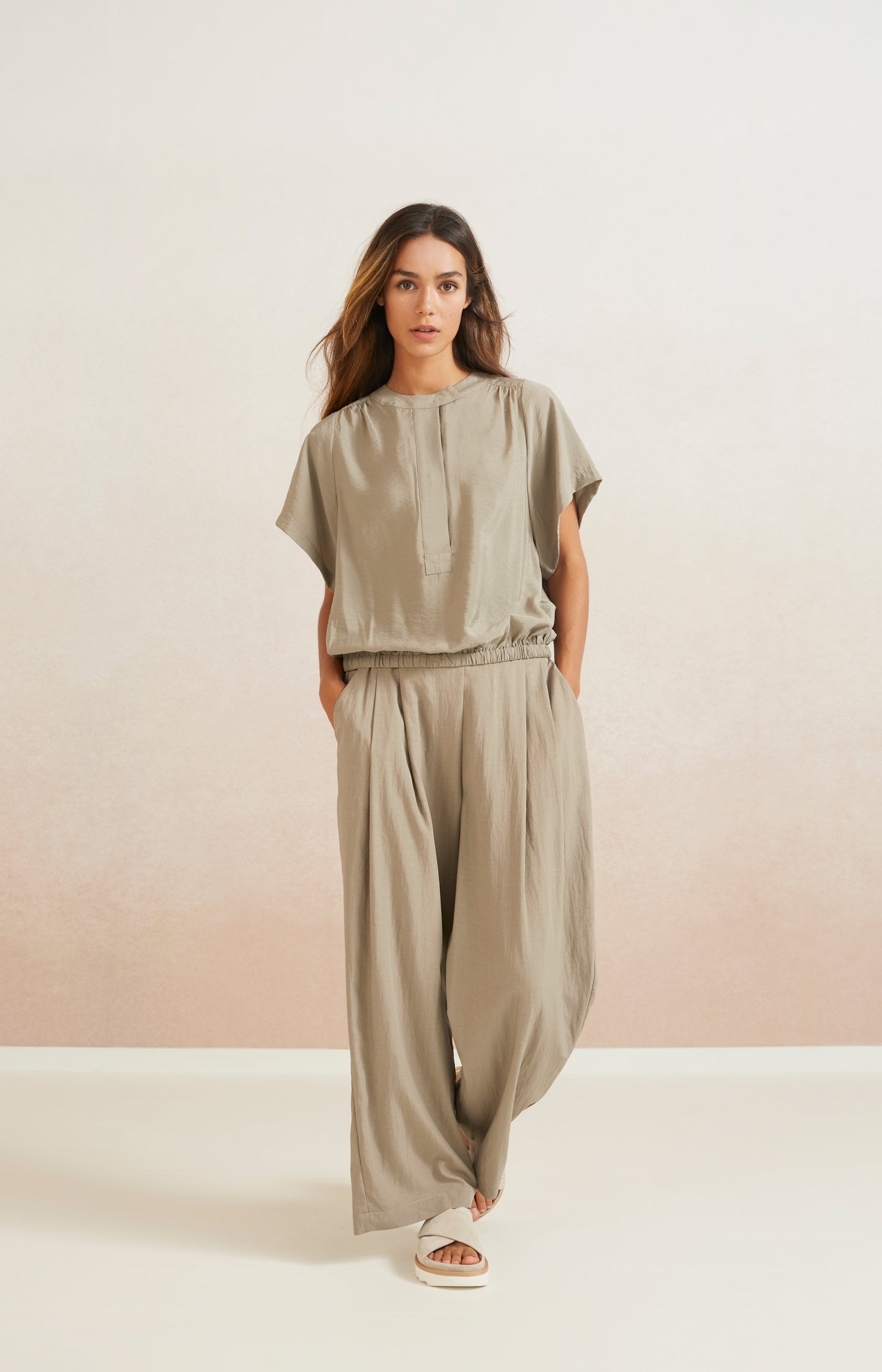 Flowy 7/8 wide leg trousers with elastic and pockets