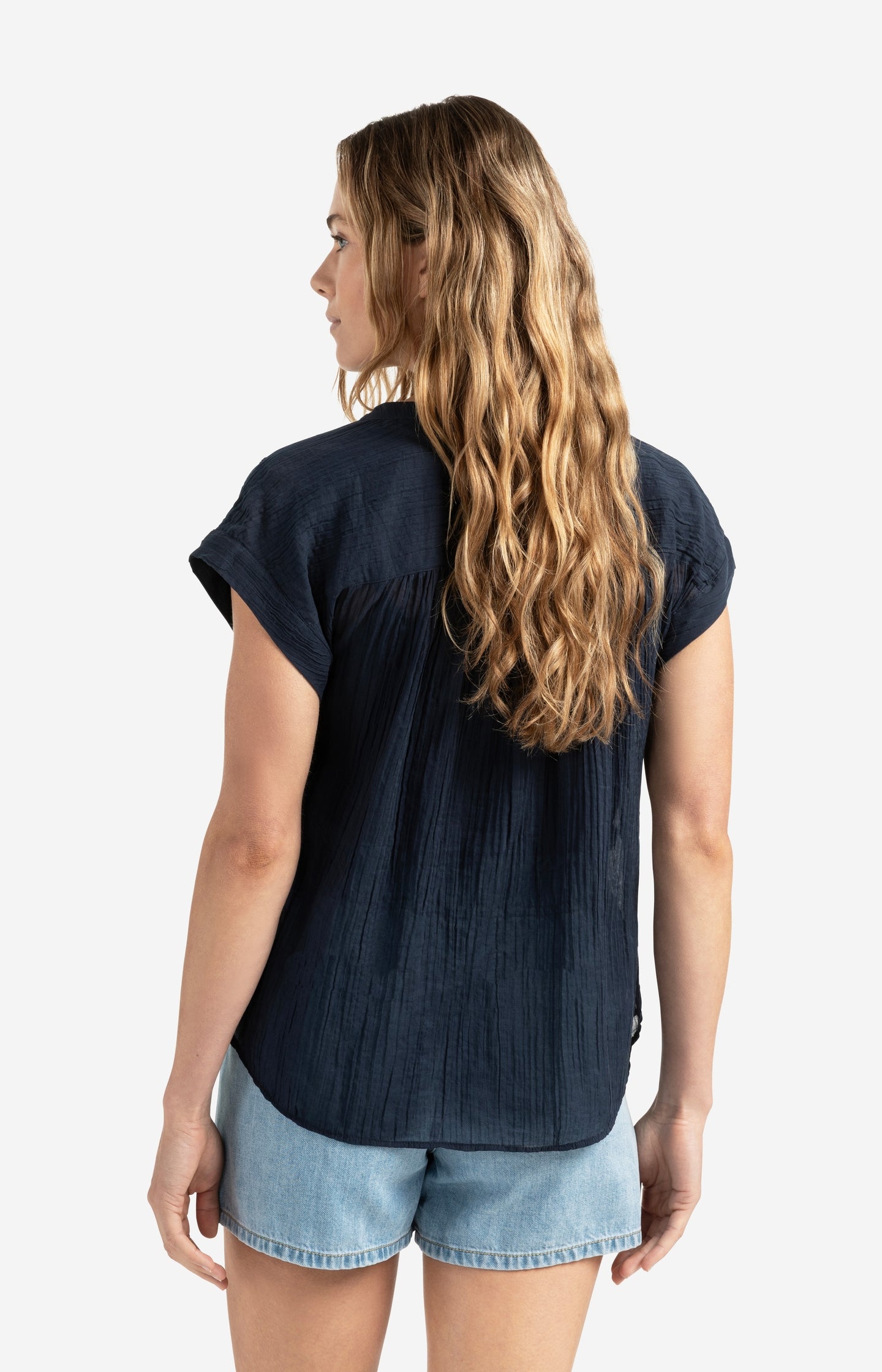 Flowy blouse with polo collar and cap sleeves - Type: lookbook