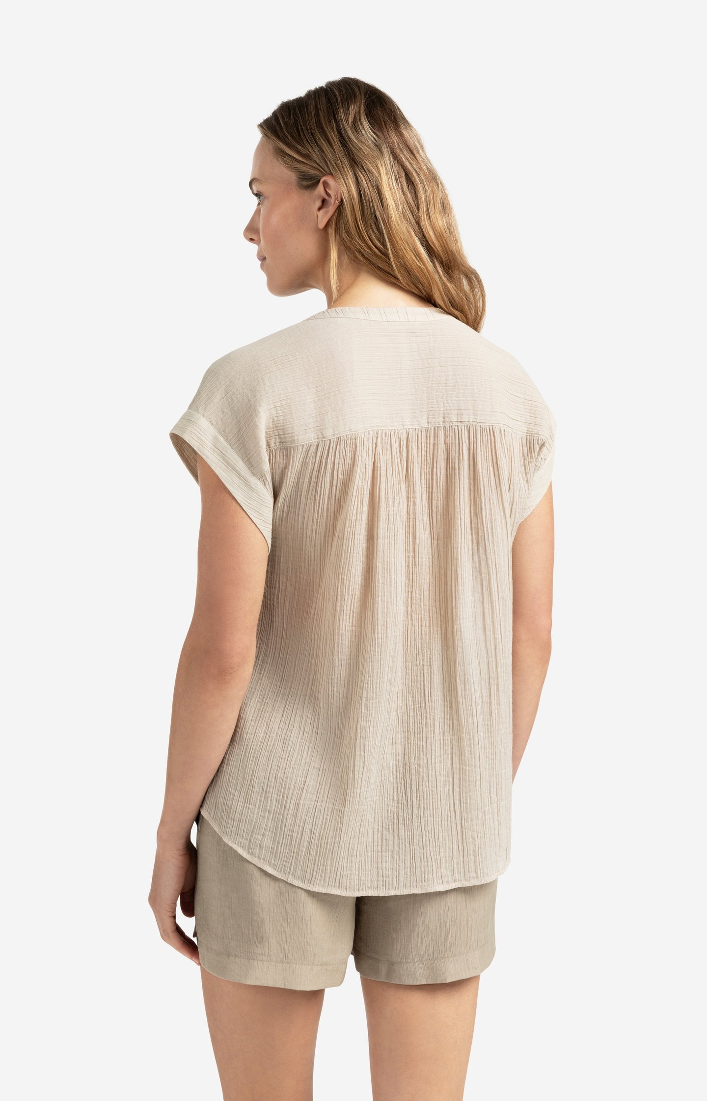 Flowy blouse with polo collar and cap sleeves - Type: lookbook