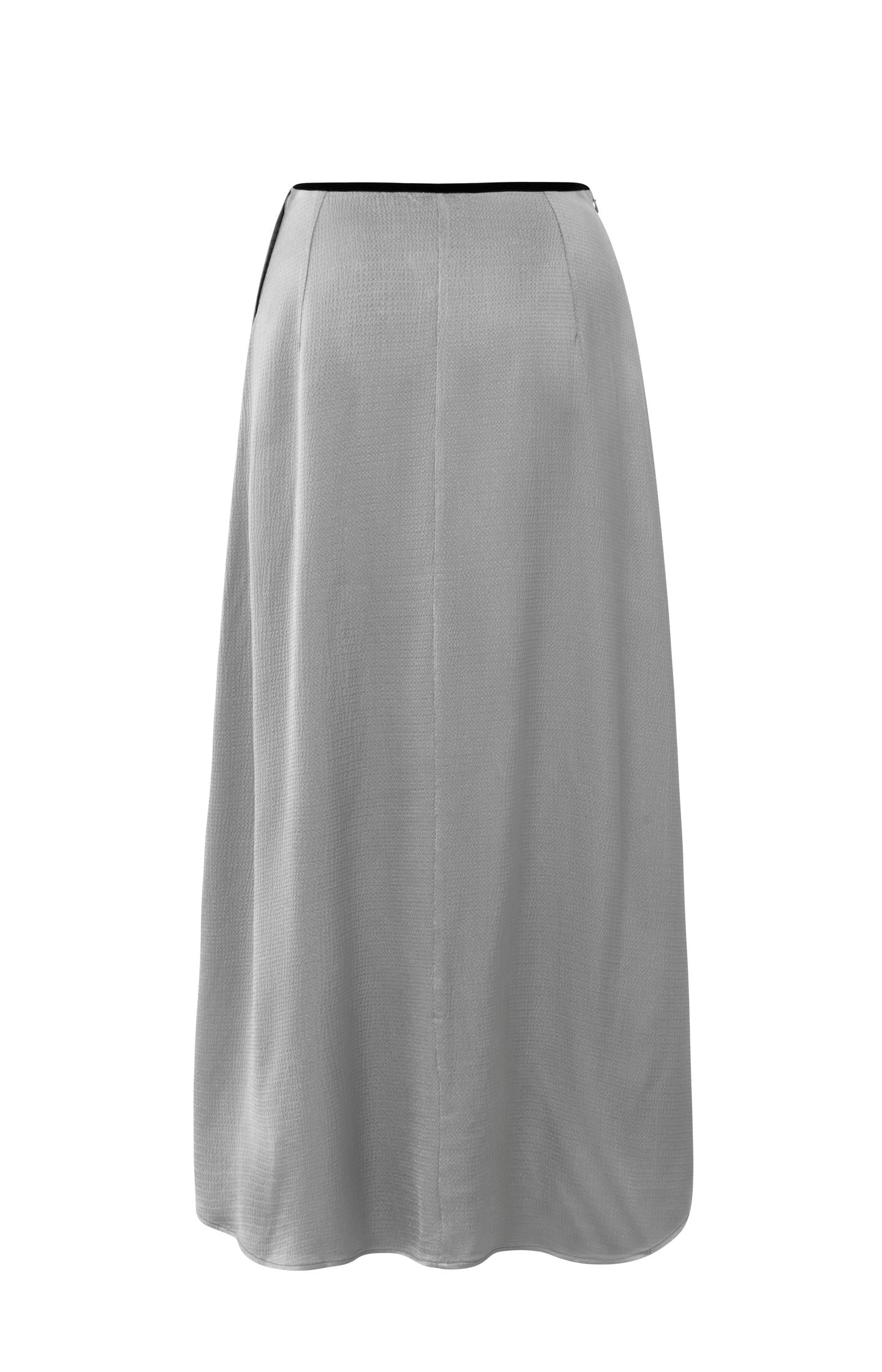 Flowy midi skirt in A-line shape with buttons