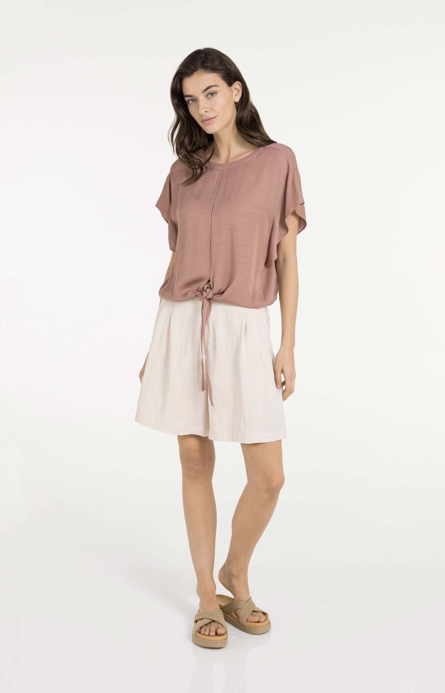 Flowy top with knot detail and elastic hem - Type: lookbook
