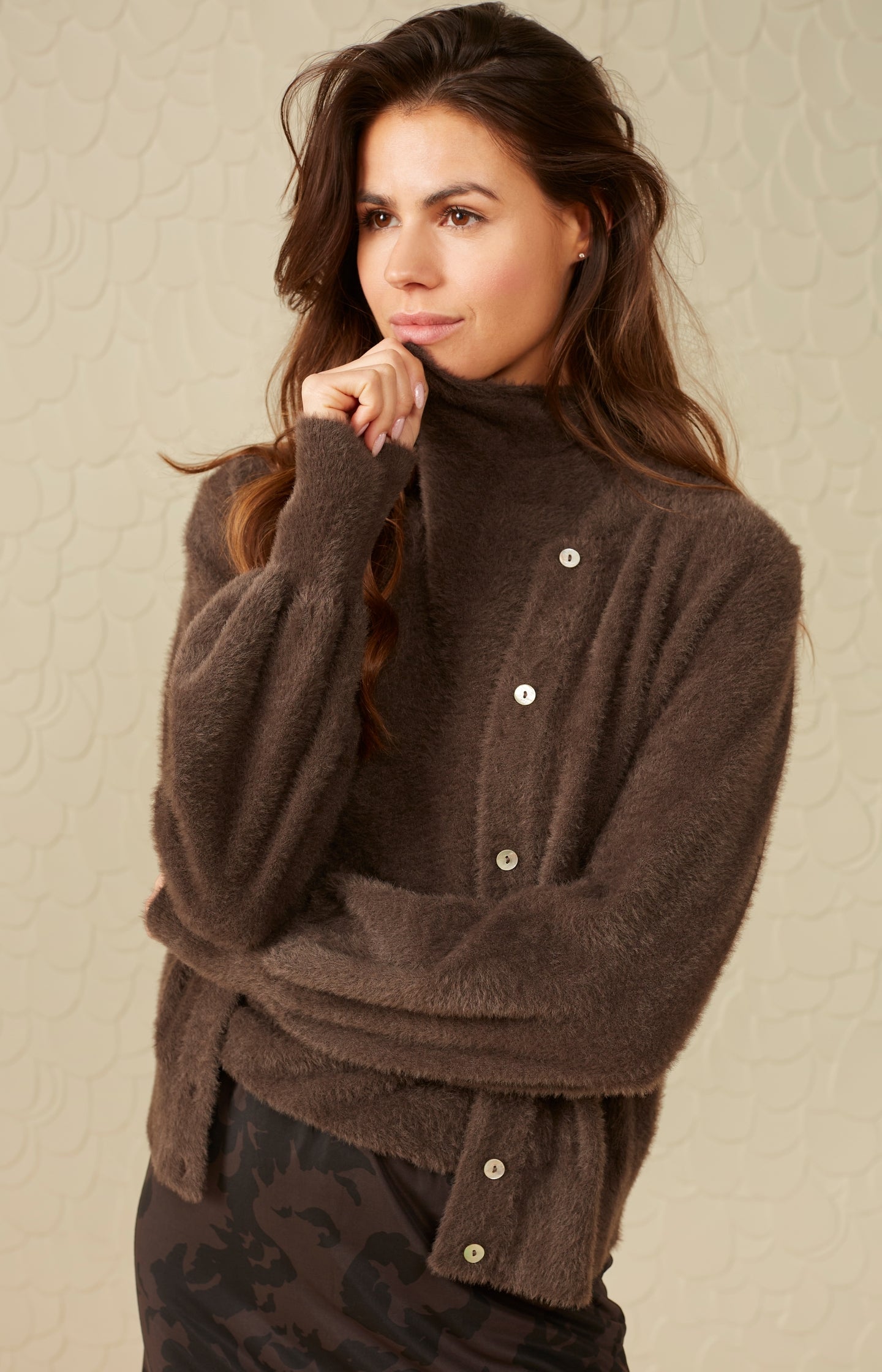 Fluffy cardigan with round neck and long puff sleeves